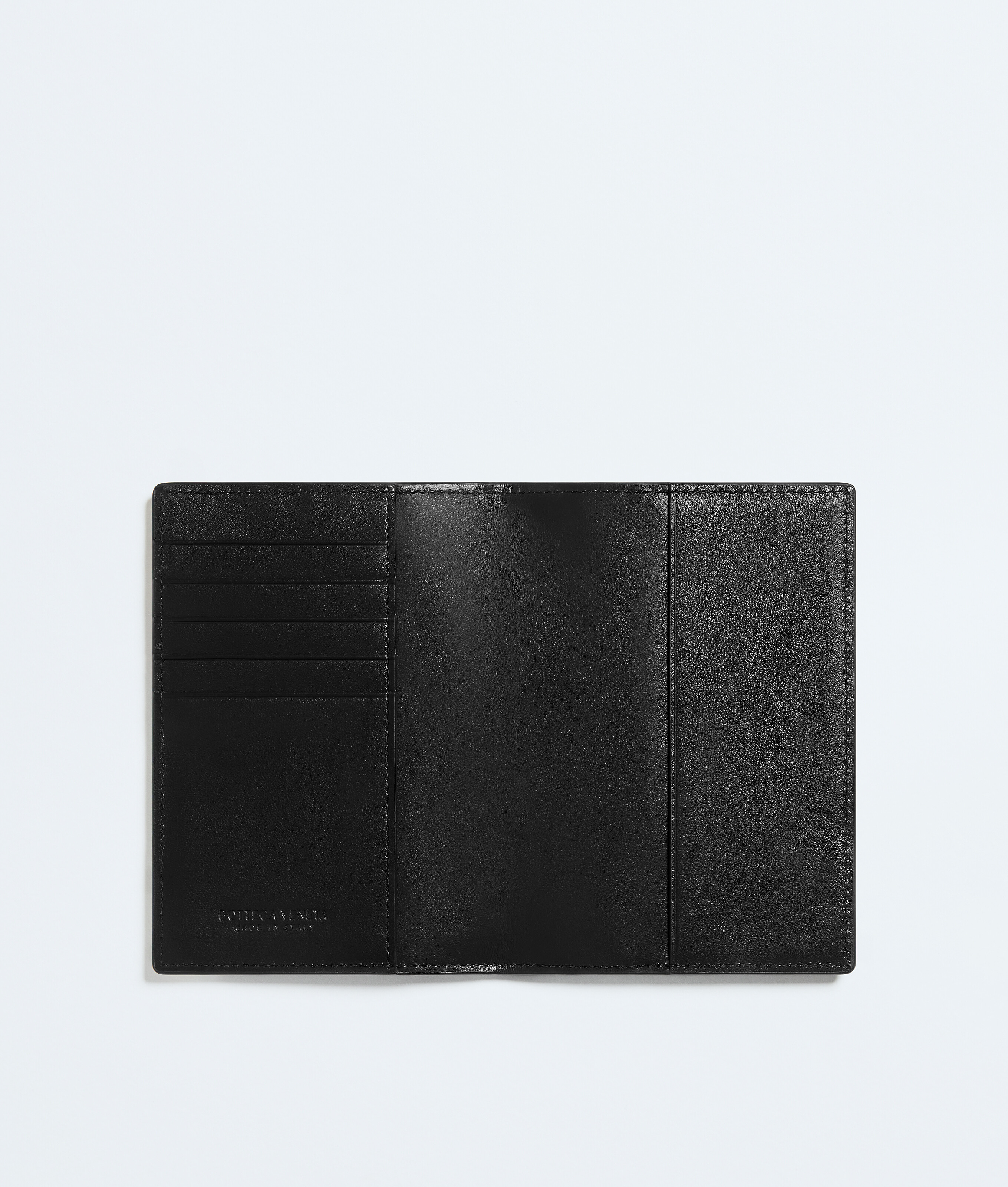 Men's Intrecciato Passport Case in Black/shamrock Bottega Veneta Luxembourg EN - Image 2