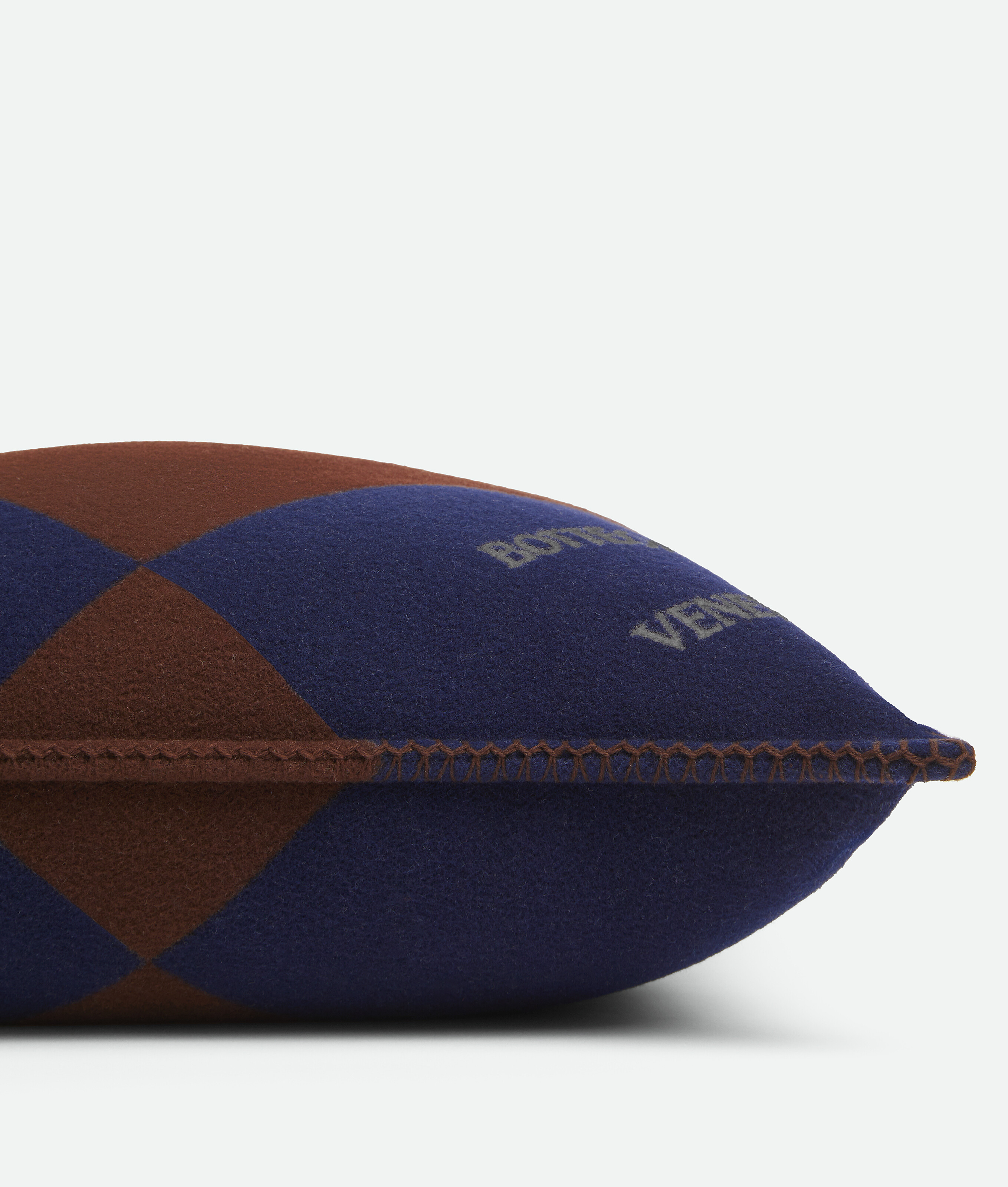 Cuscino a quadri in jacquard in Abyss/wood Bottega Veneta Italia IT - Image 5