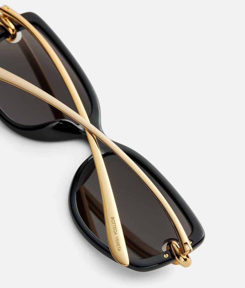 Display a large version of the product image 3 - Knot Rectangular Sunglasses