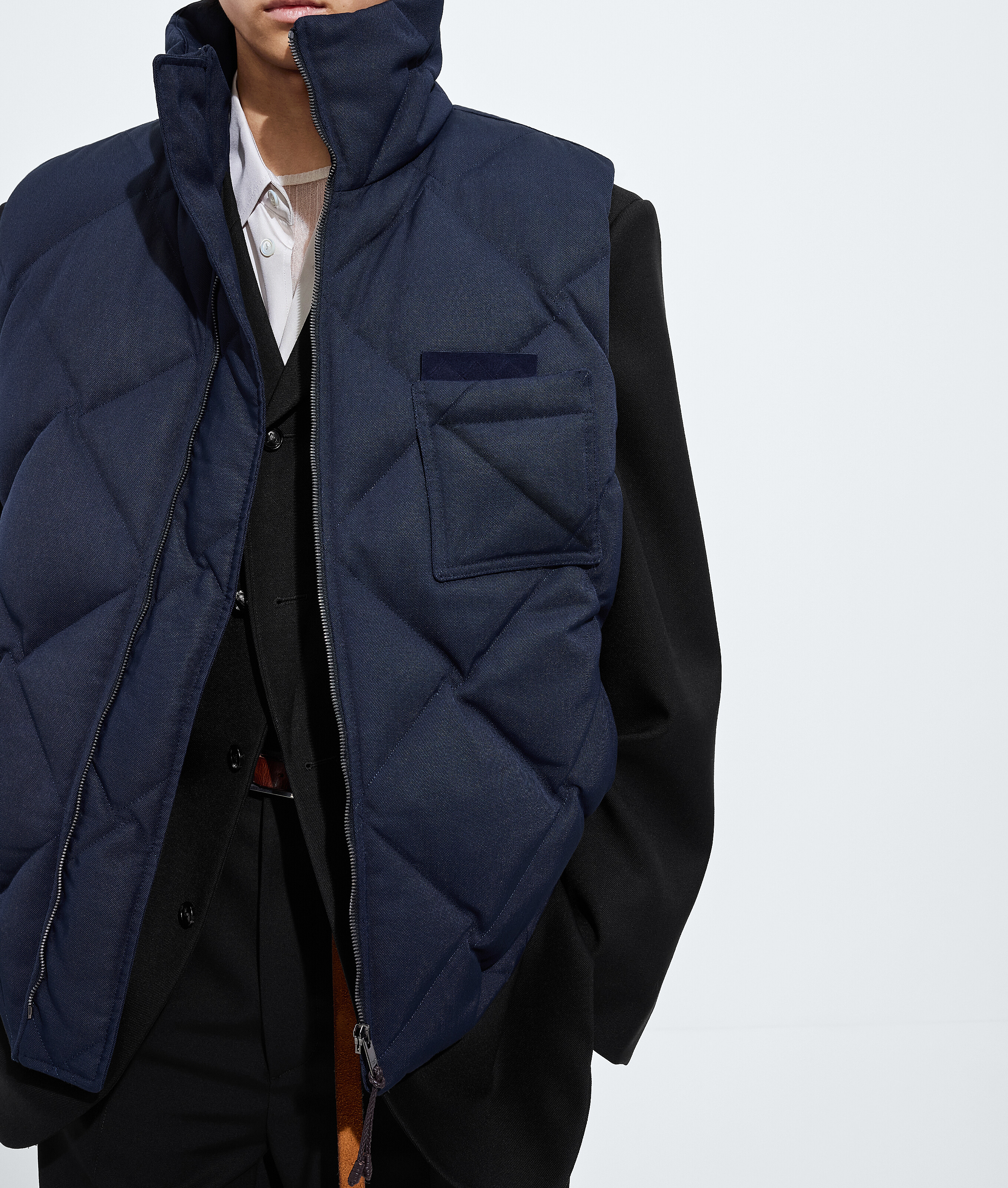 Men's Nylon and Cotton Quilted Gilet in Midnight blue Bottega Veneta Luxembourg EN - Image 4