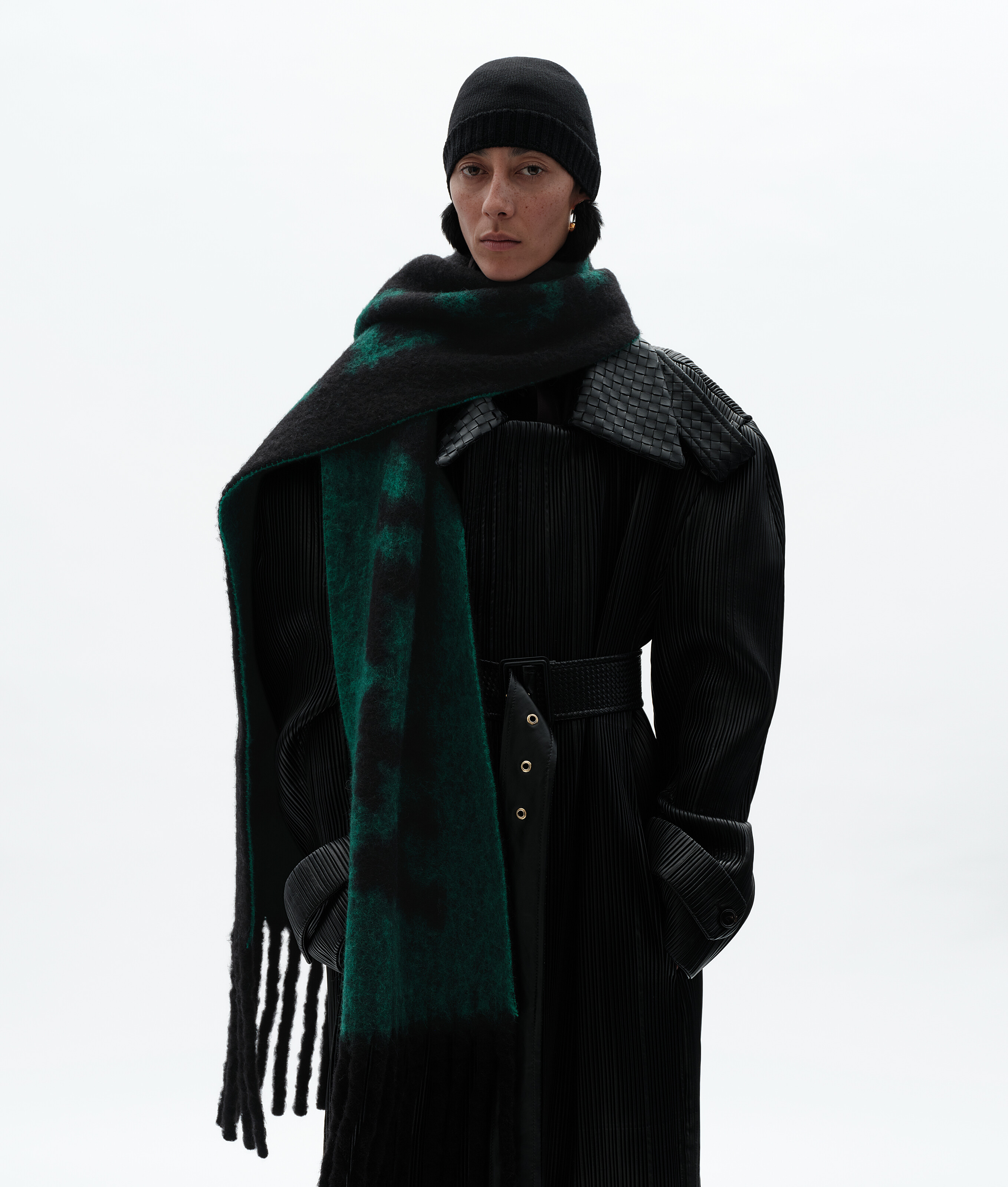 Women's Jacquard Wool and Mohair Scarf in Black/malachite Bottega Veneta Luxembourg EN - Image 2