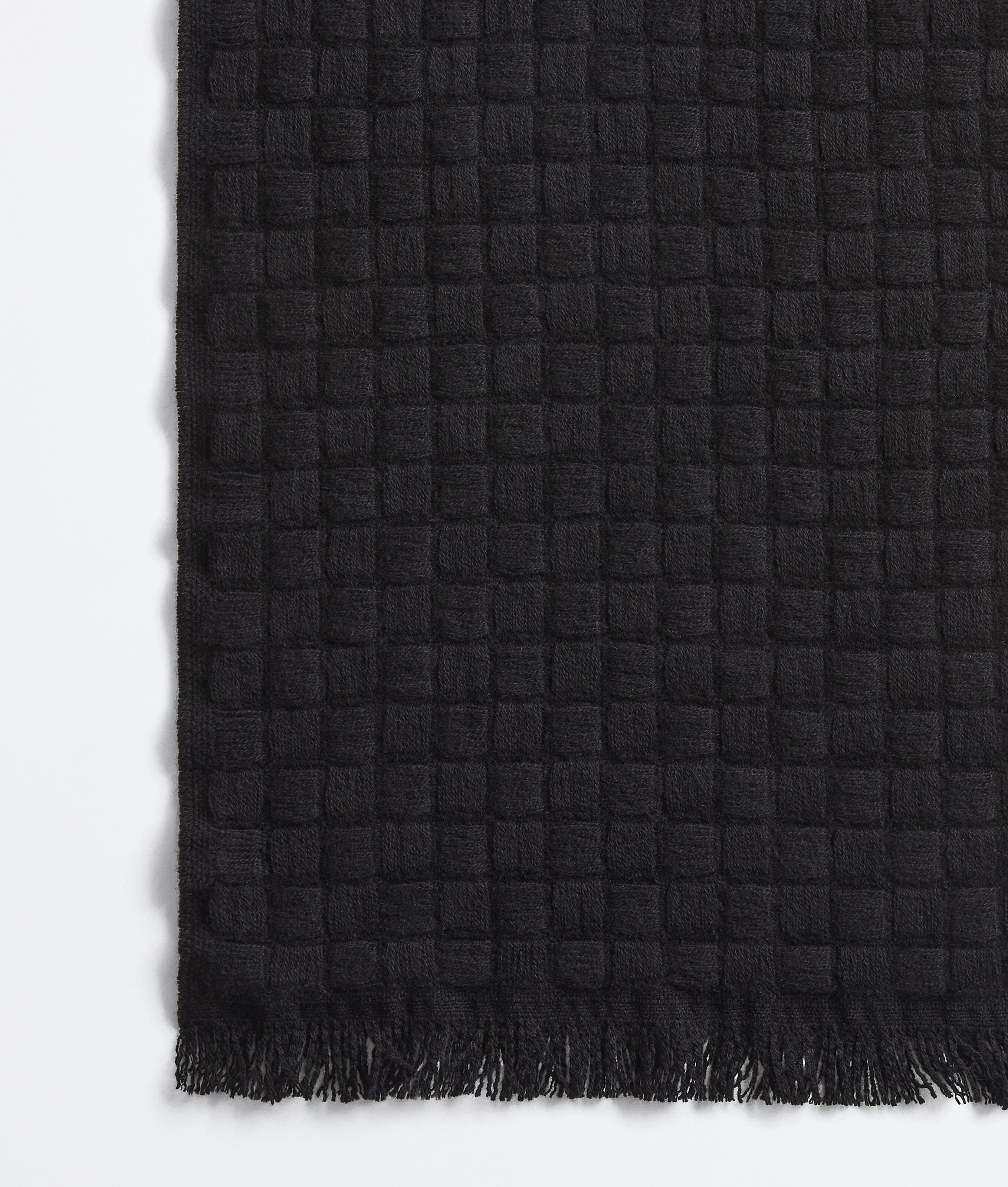 Men's Cashmere Intrecciato Scarf in Double black Bottega Veneta Luxembourg EN - Image 3
