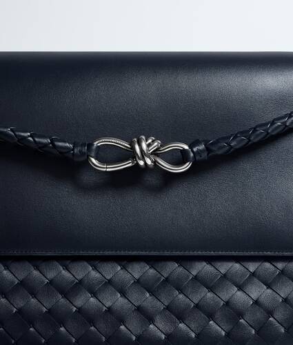 Men's Andiamo Messenger in Midnight Bottega Veneta Cyprus EN - Image 7