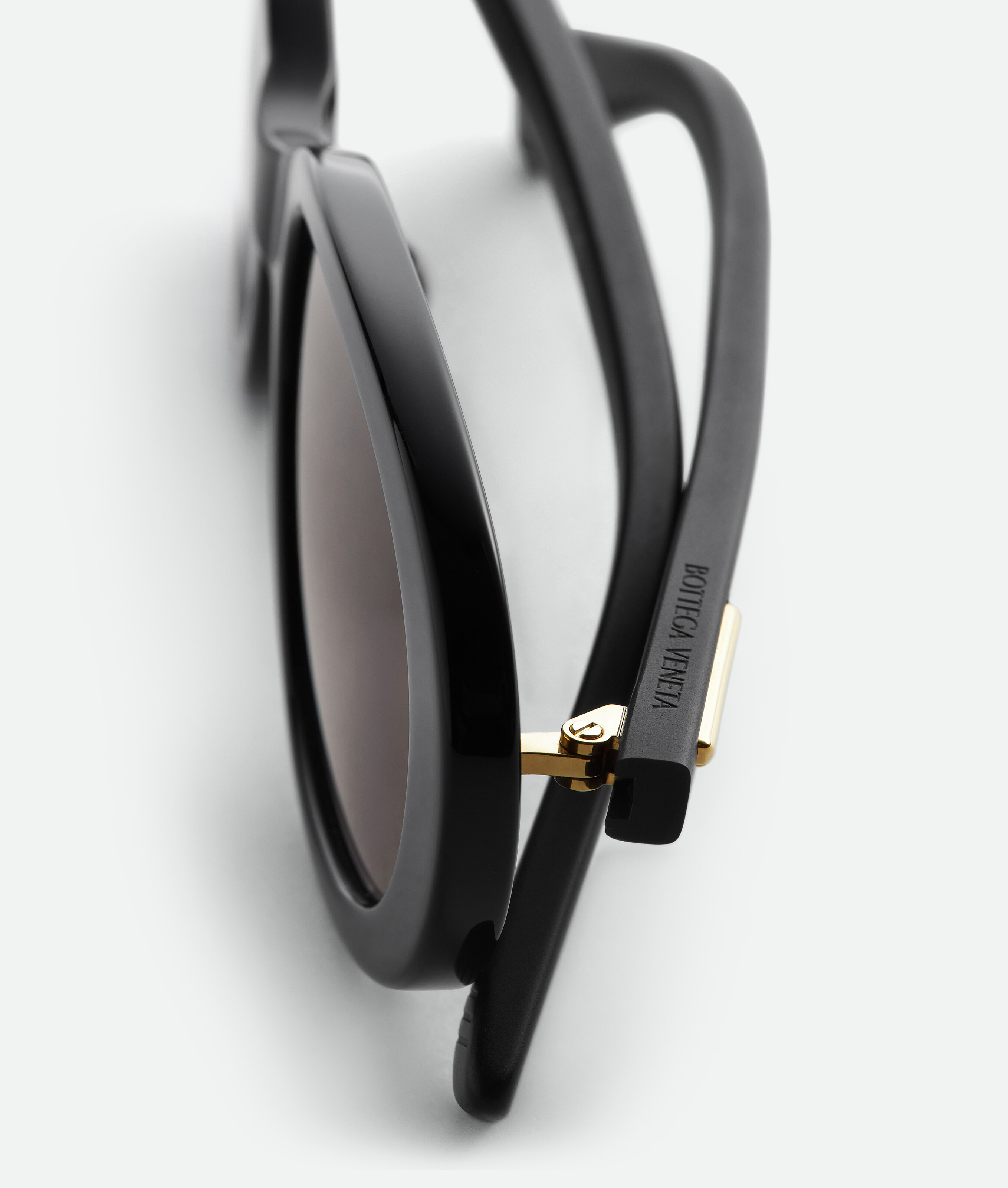 Classic Oval Sunglasses in Black/grey Bottega Veneta Canada EN - Image 4