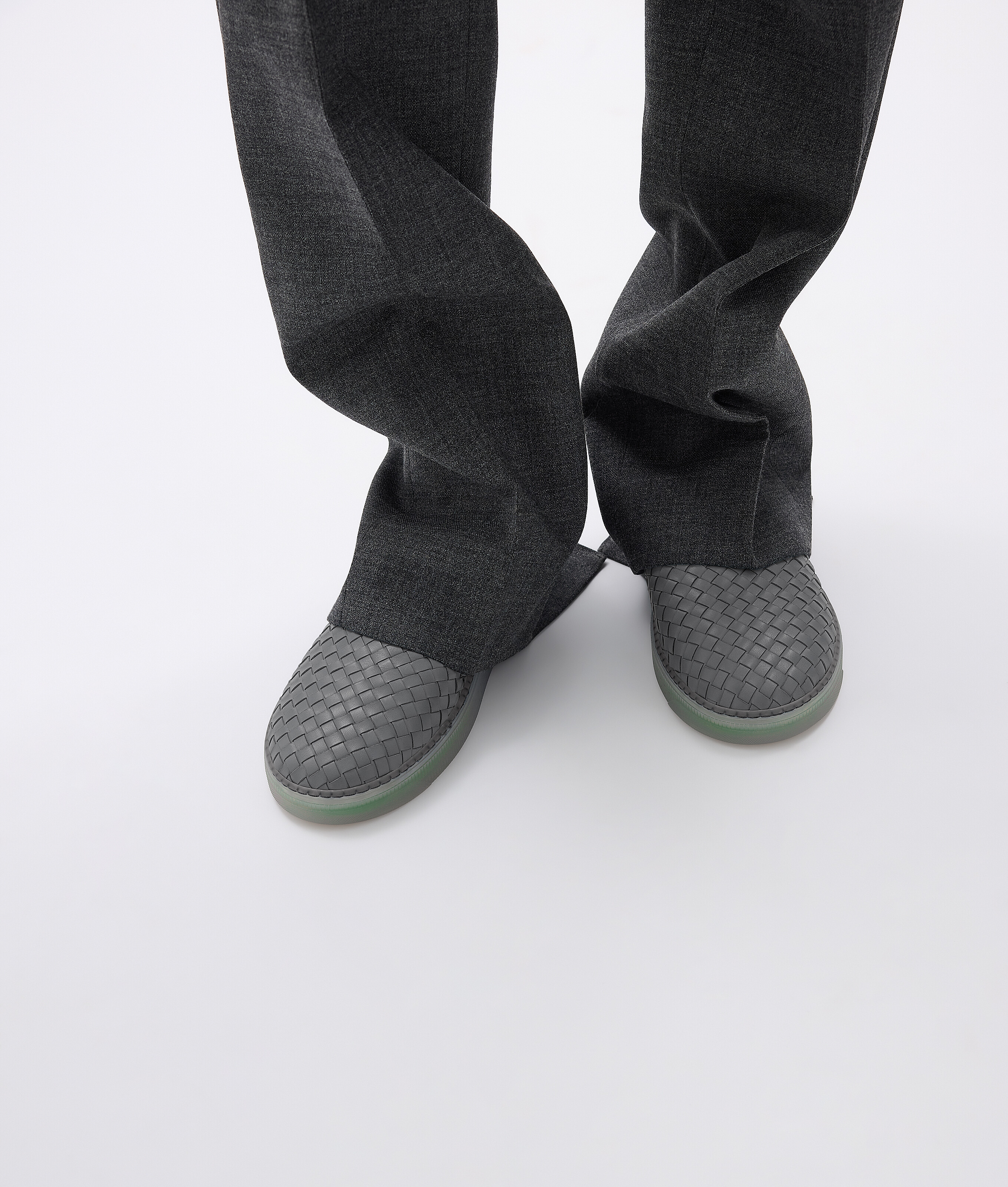Sneaker Serena da Uomo in Obsidian grey Bottega Veneta Italia IT - Image 2