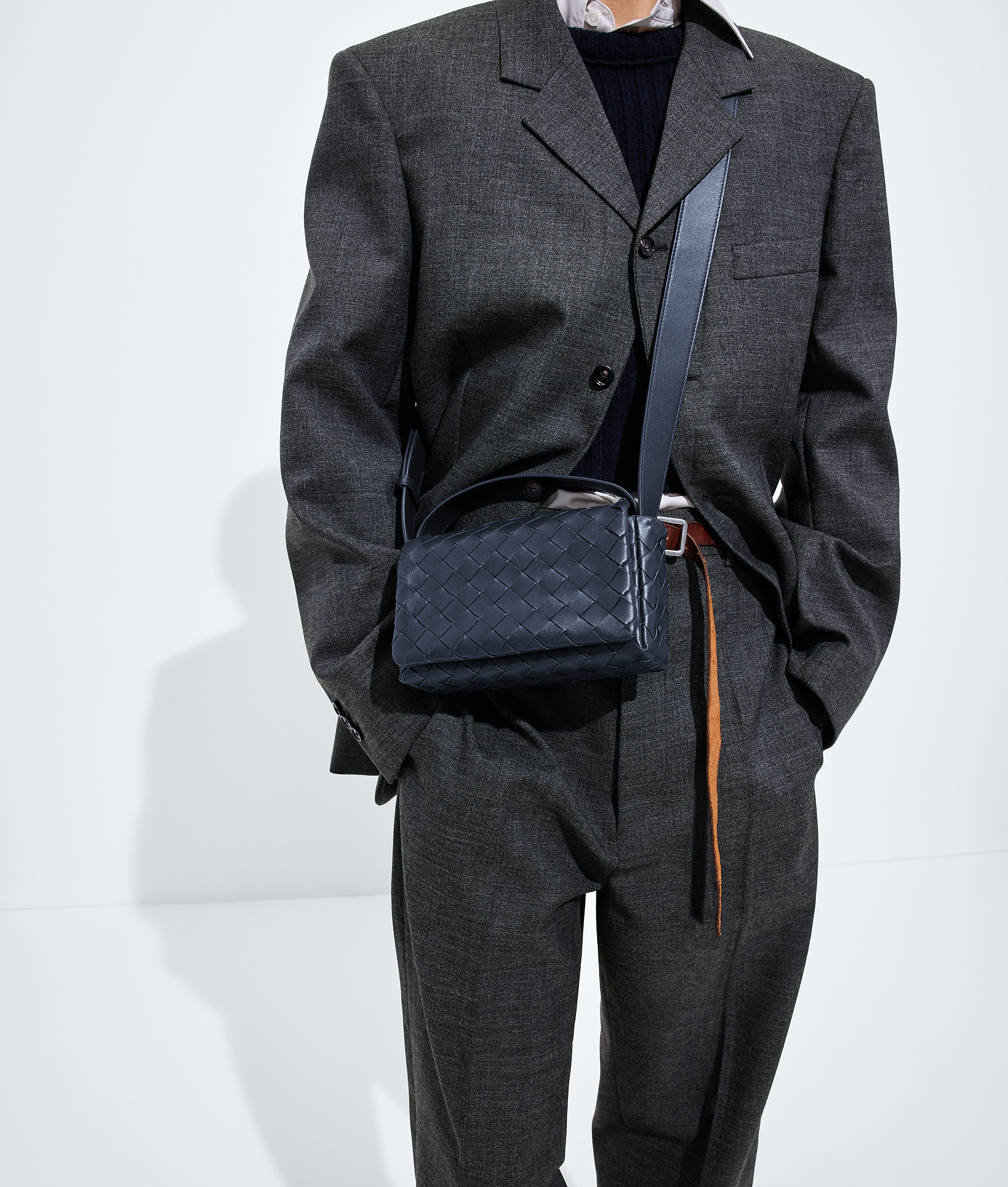 Men's Intrecciato Mini Bag With Flap in Petroleum Bottega Veneta Luxembourg EN - Image 2