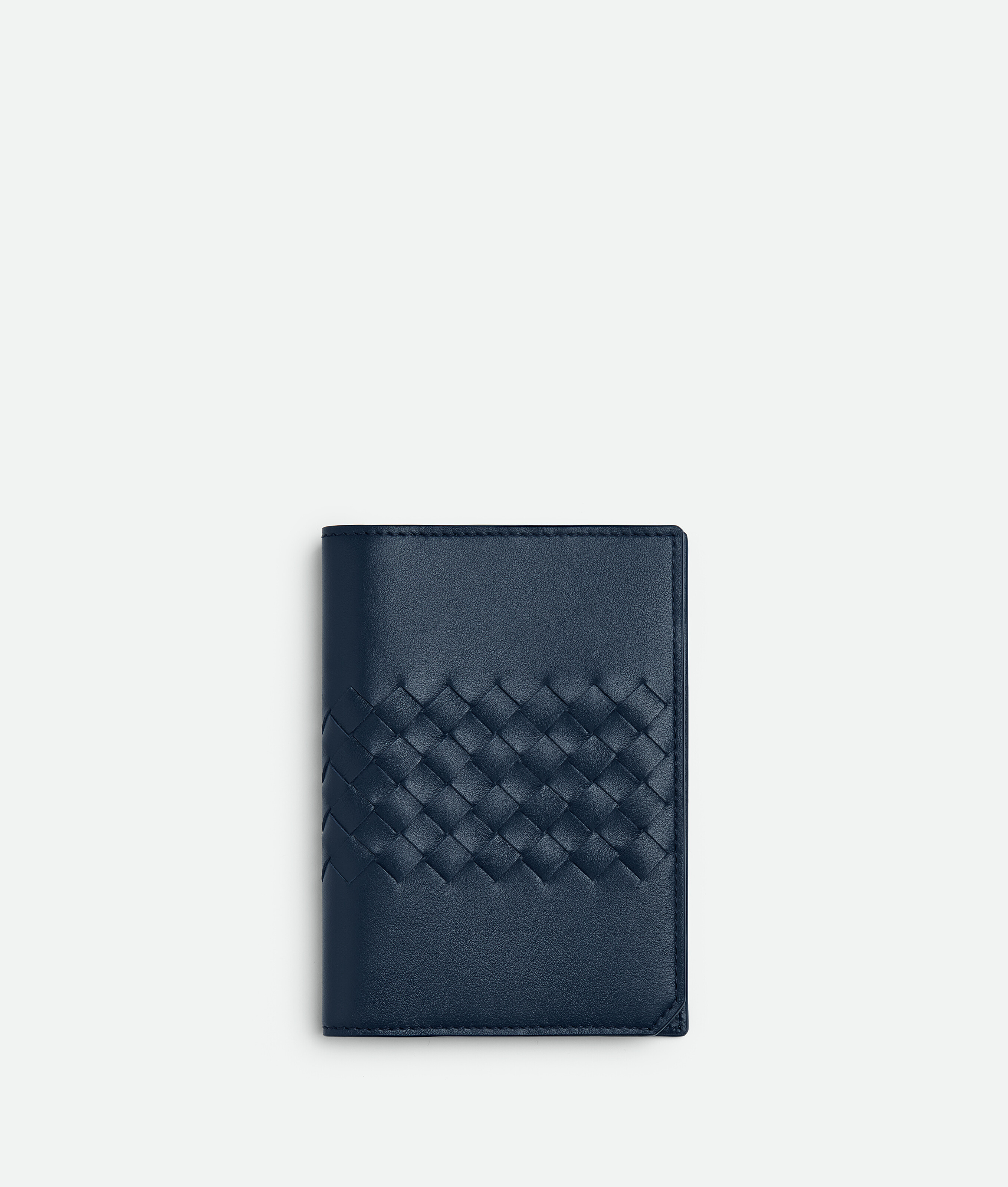 【再値下げしました！】BOTTEGA VENETA ケース Men's Intrecciato Piccolo Passport Case in Neptune | Bottega Veneta NL