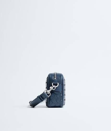 Kleine Intrecciato Camera Bag f&uuml;r Herren in Denim Bottega Veneta Deutschland DE - Image 4