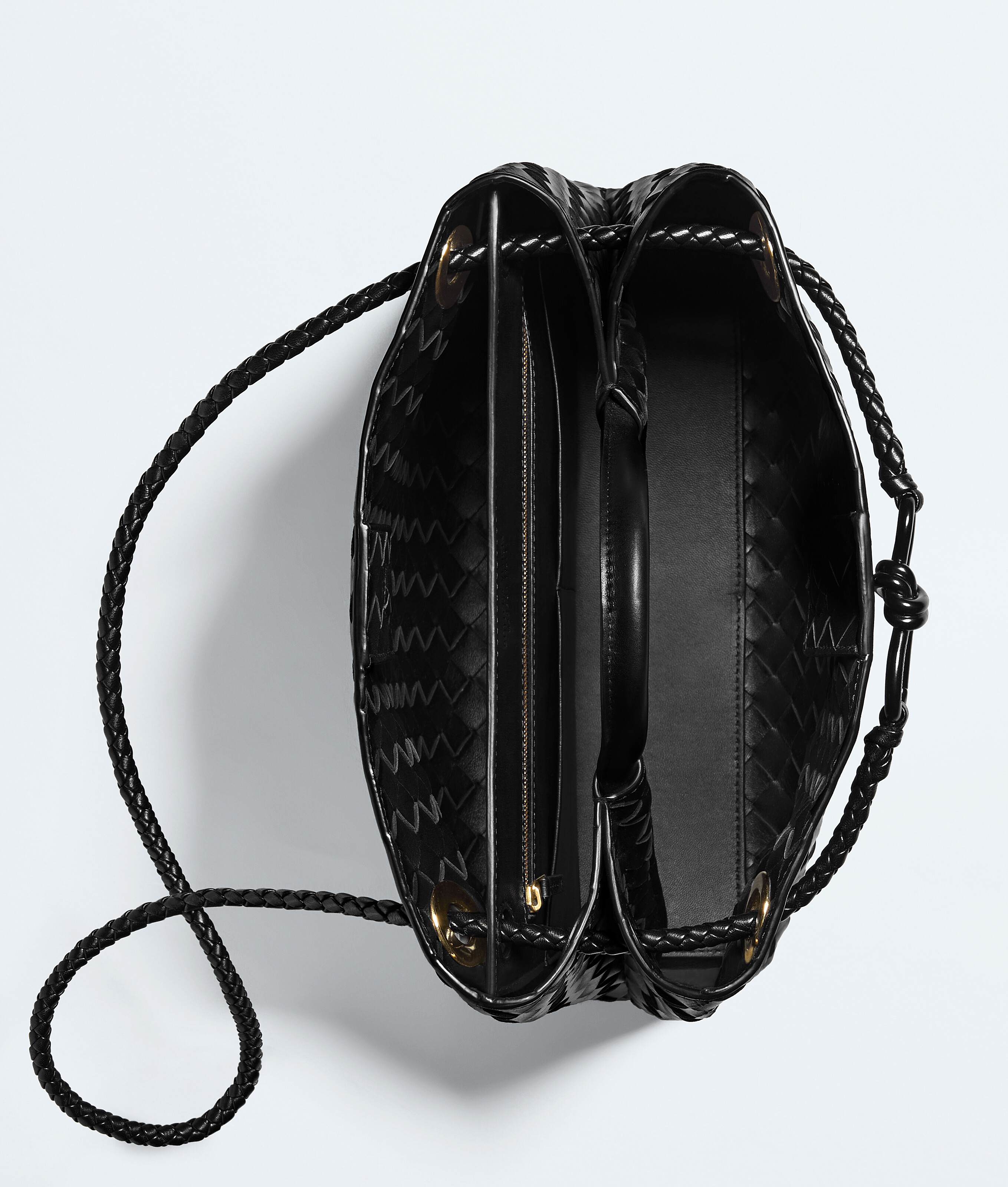 Andiamo da Donna in Black Bottega Veneta Italia IT - Image 3