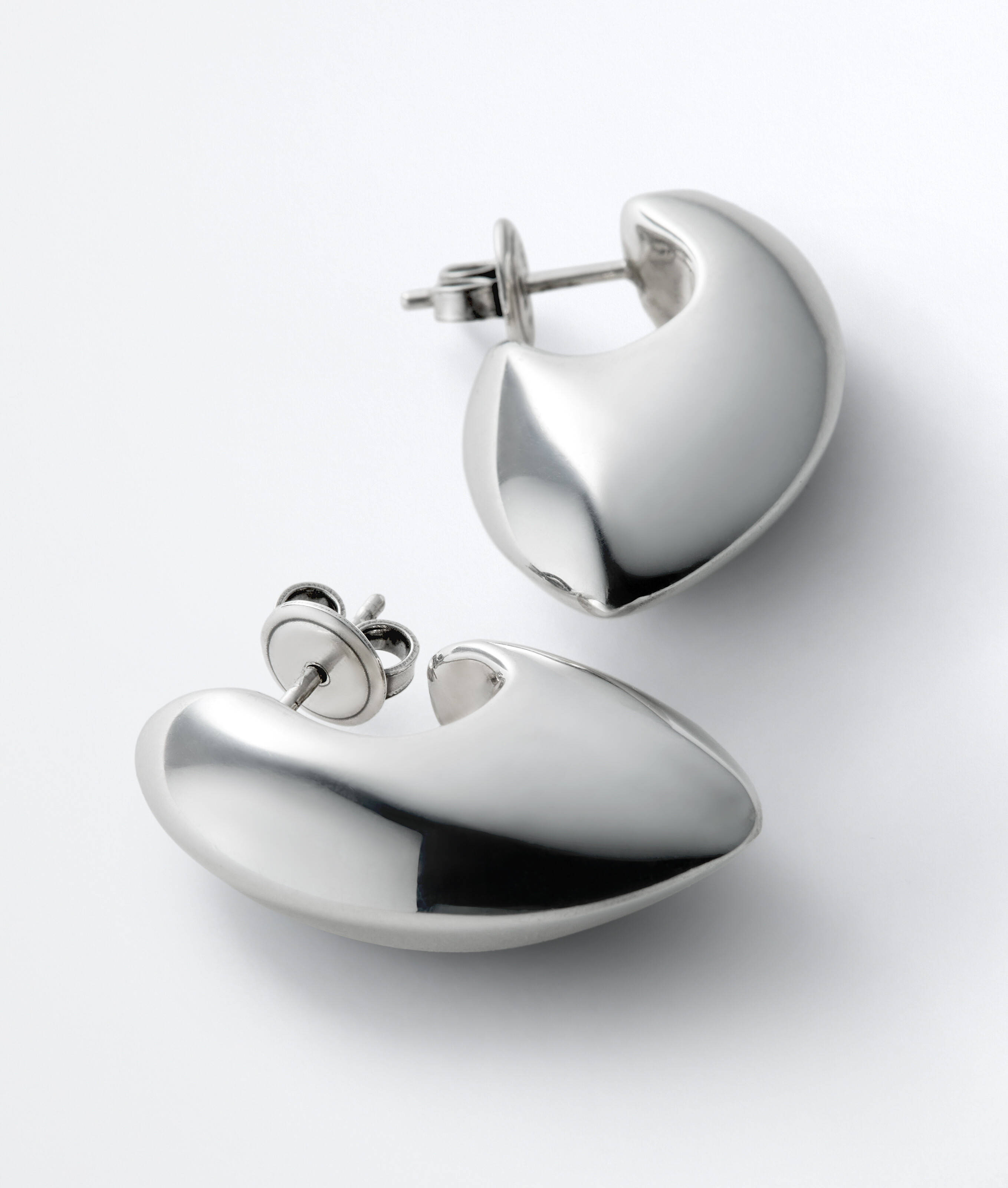 Women's Small Claw Earrings in Silver Bottega Veneta Luxembourg EN - Image 3