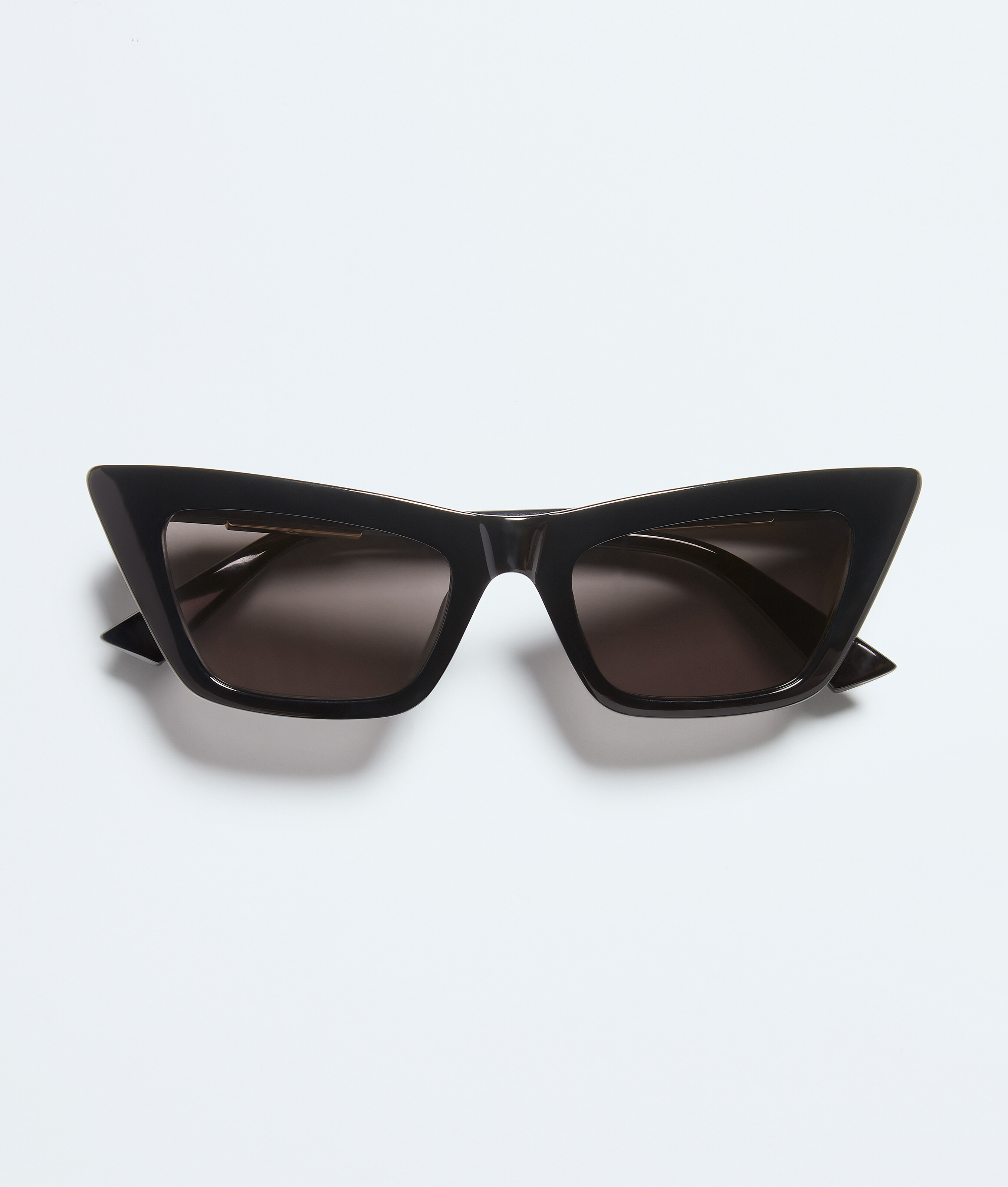 ヨブ　財布込み　 BOTTEGA VENETA キャットアイサングラス ノット キャットアイ サングラス で ブラック/ゴールド/グレー