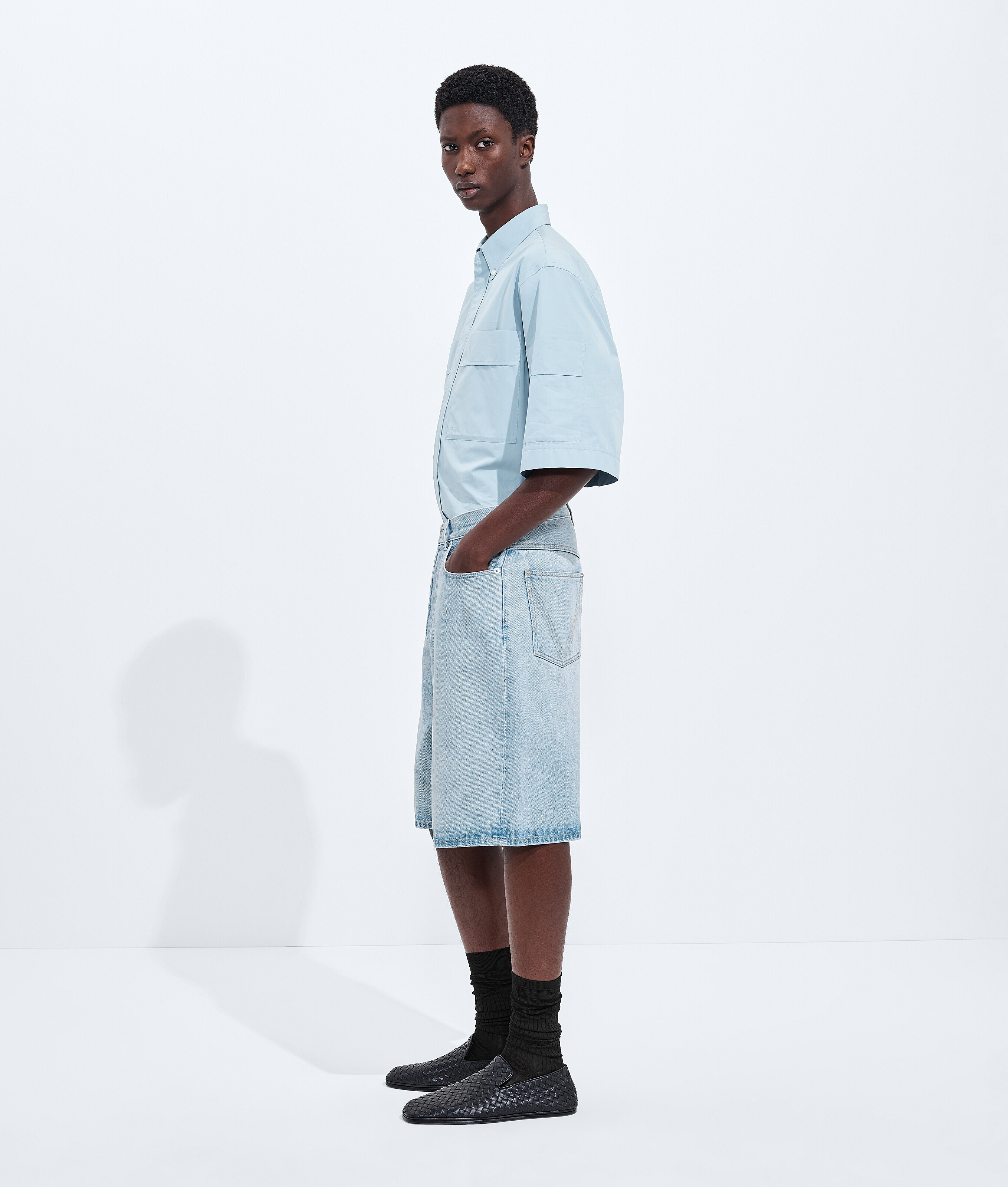 Men's Sky Bleached Wide Leg Denim Shorts  in Light bleach Bottega Veneta Finland EN - Image 2