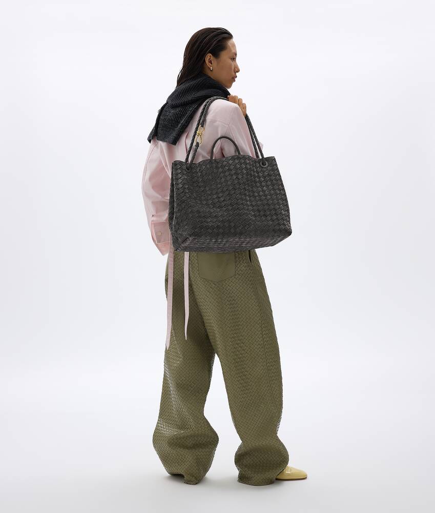 Women's Large Andiamo in Obsidian gray Bottega Veneta Zimbabwe EN - Image 6