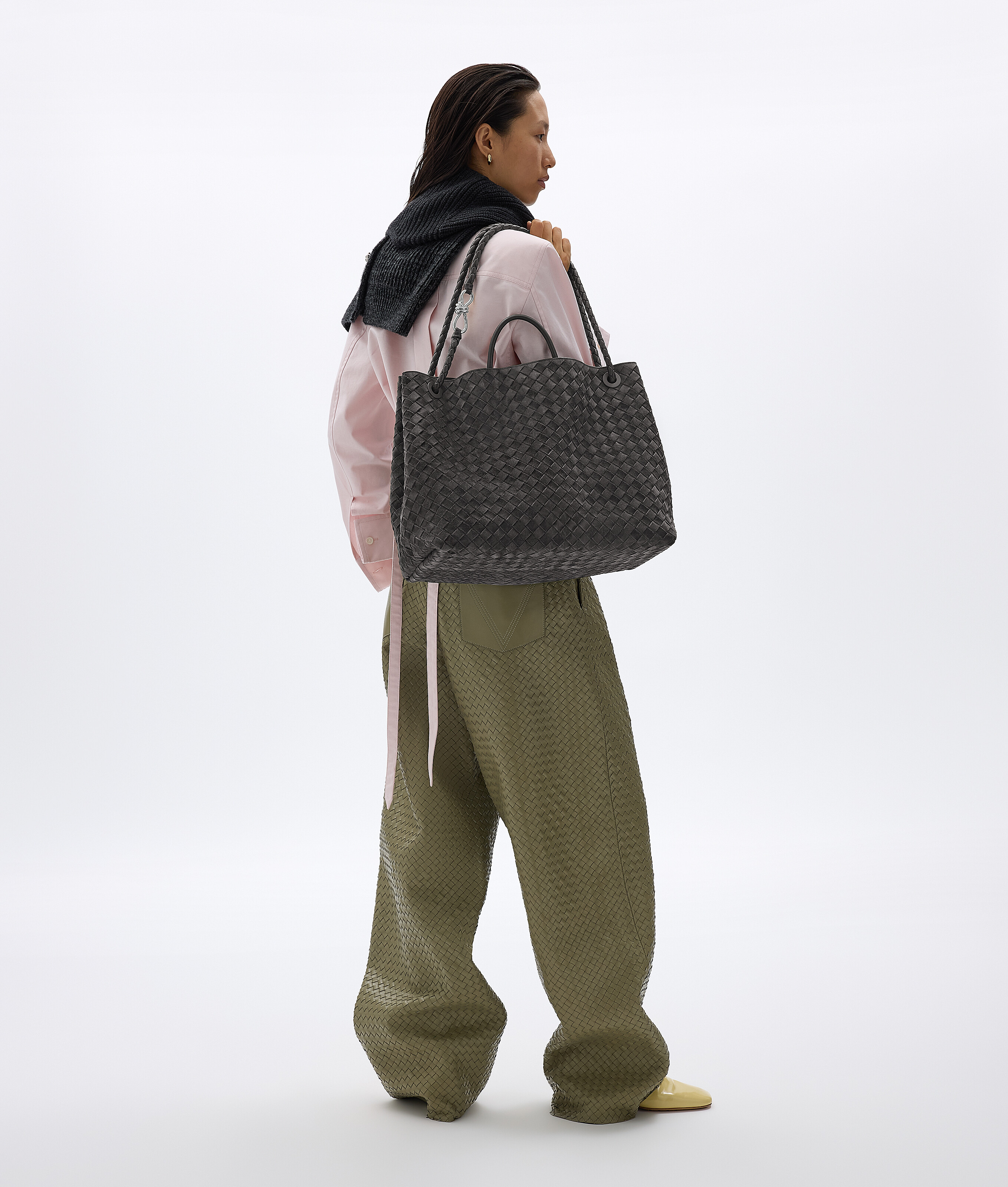 Women's Large Andiamo in Obsidian gray Bottega Veneta Portugal EN - Image 6