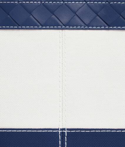 Mittelgro&szlig;e Flip Flap Pouch f&uuml;r Damen in White/cruise Bottega Veneta Deutschland DE - Image 6