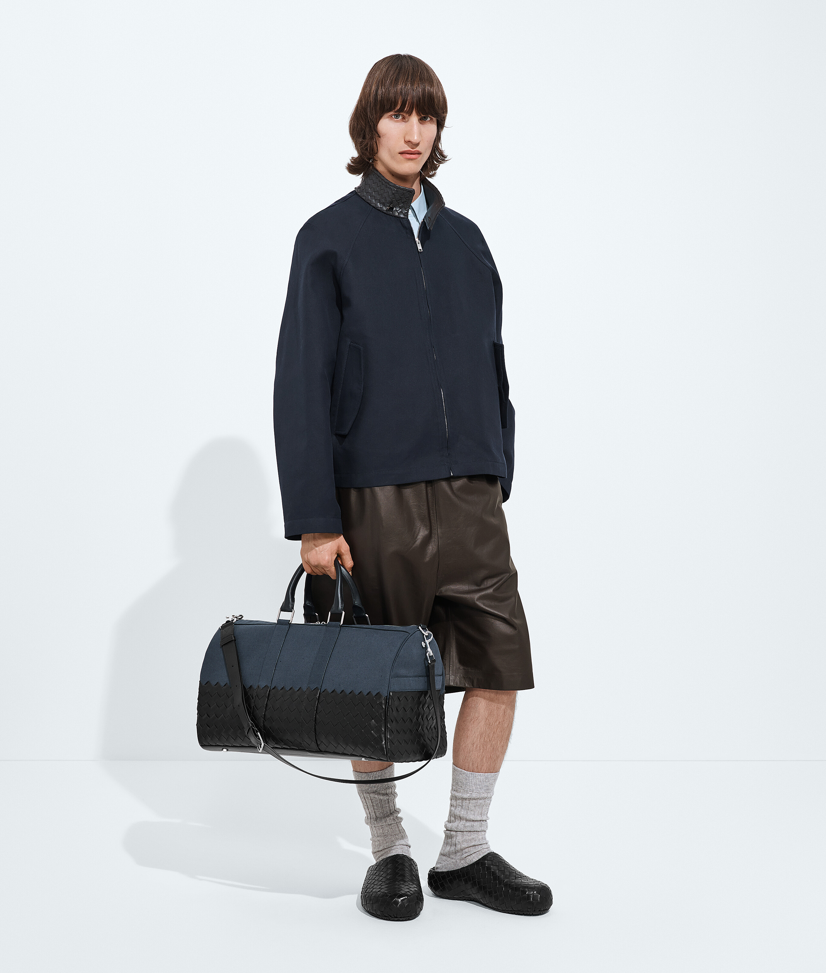 Men's Intrecciato Duffle in Midnight/black Bottega Veneta France EN - Image 2