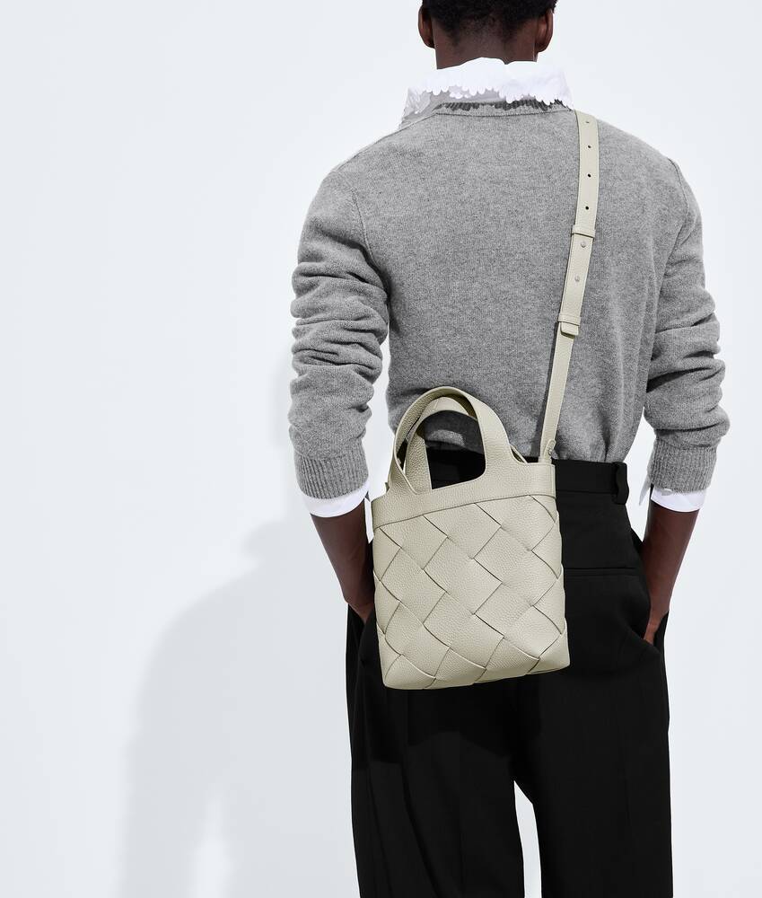 スモール ディアゴ トートバッグ のために メンズ で シリカグレー Bottega Veneta 日本 JA - Image 5