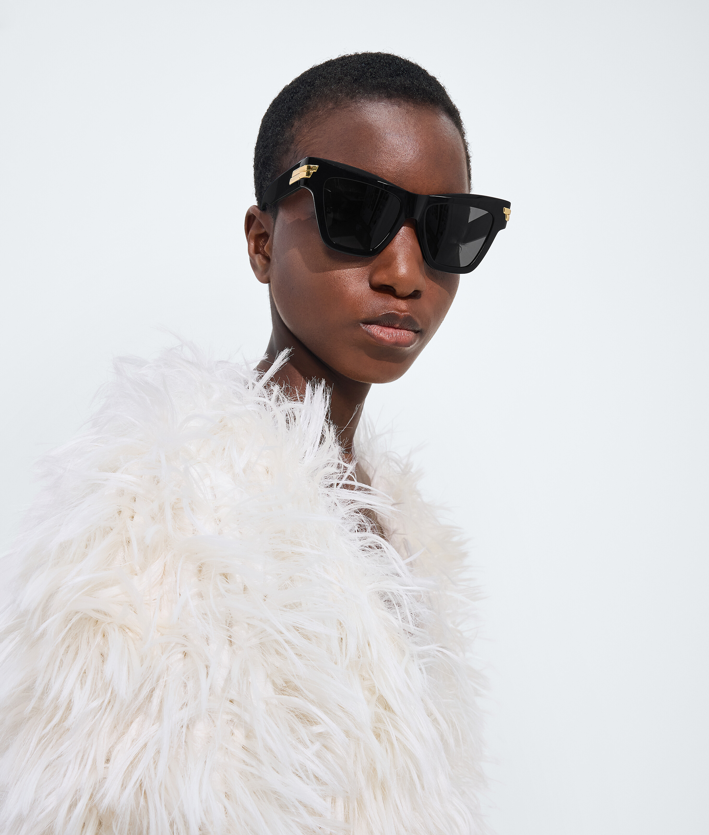Mitre Cat Eye Sunglasses in Black/gray Bottega Veneta Luxembourg EN - Image 2
