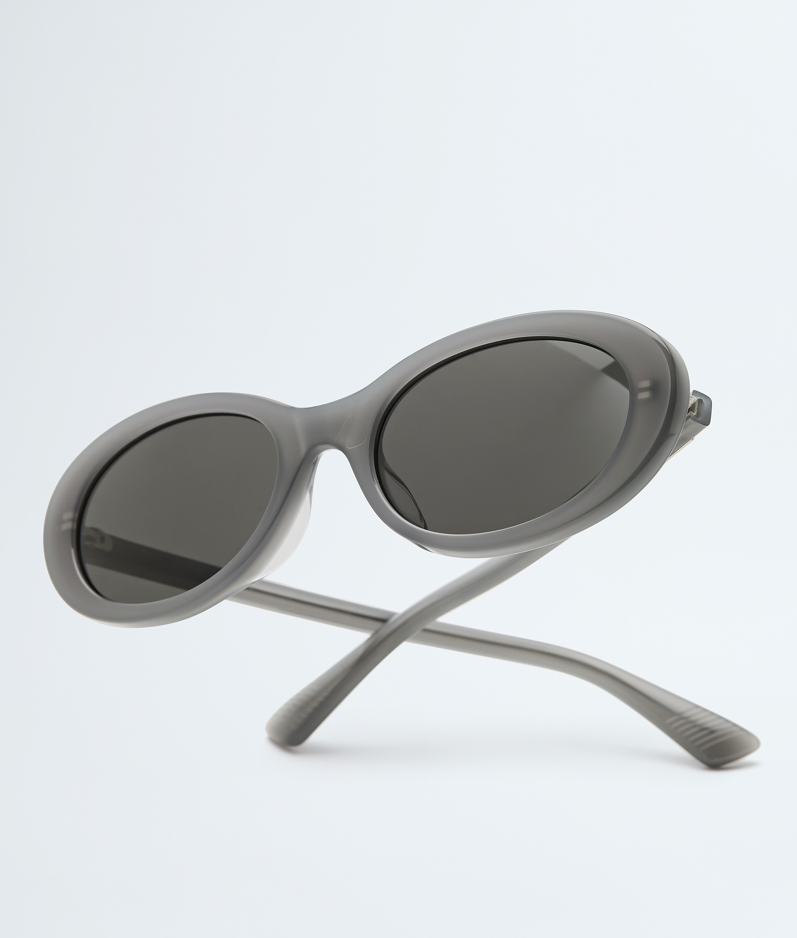 Classic Oval Sunglasses in Gray/gray Bottega Veneta Bulgaria EN - Image 3