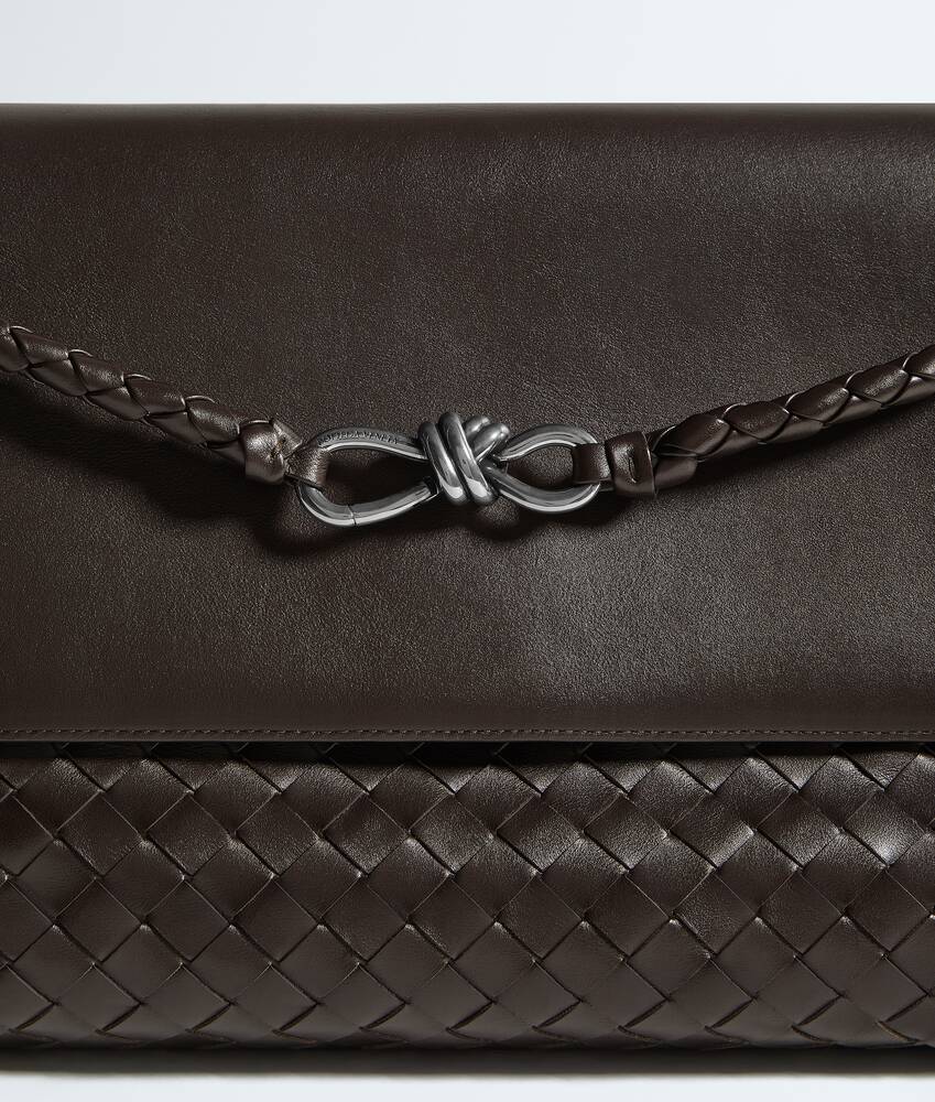 Men's Andiamo Messenger in Fondant Bottega Veneta Canada EN - Image 7