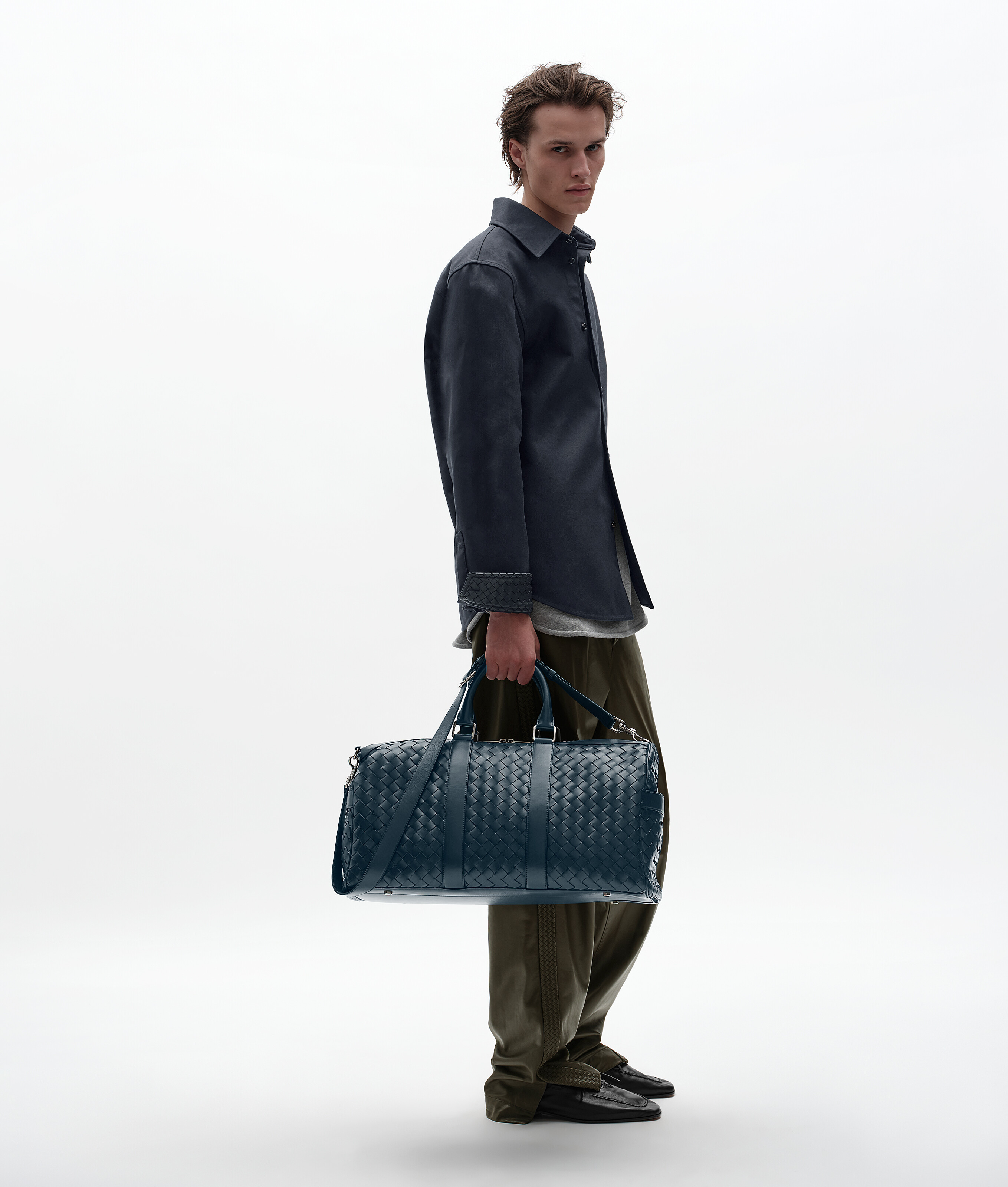 Men's Intrecciato Duffle in Denim Bottega Veneta Zimbabwe EN - Image 2