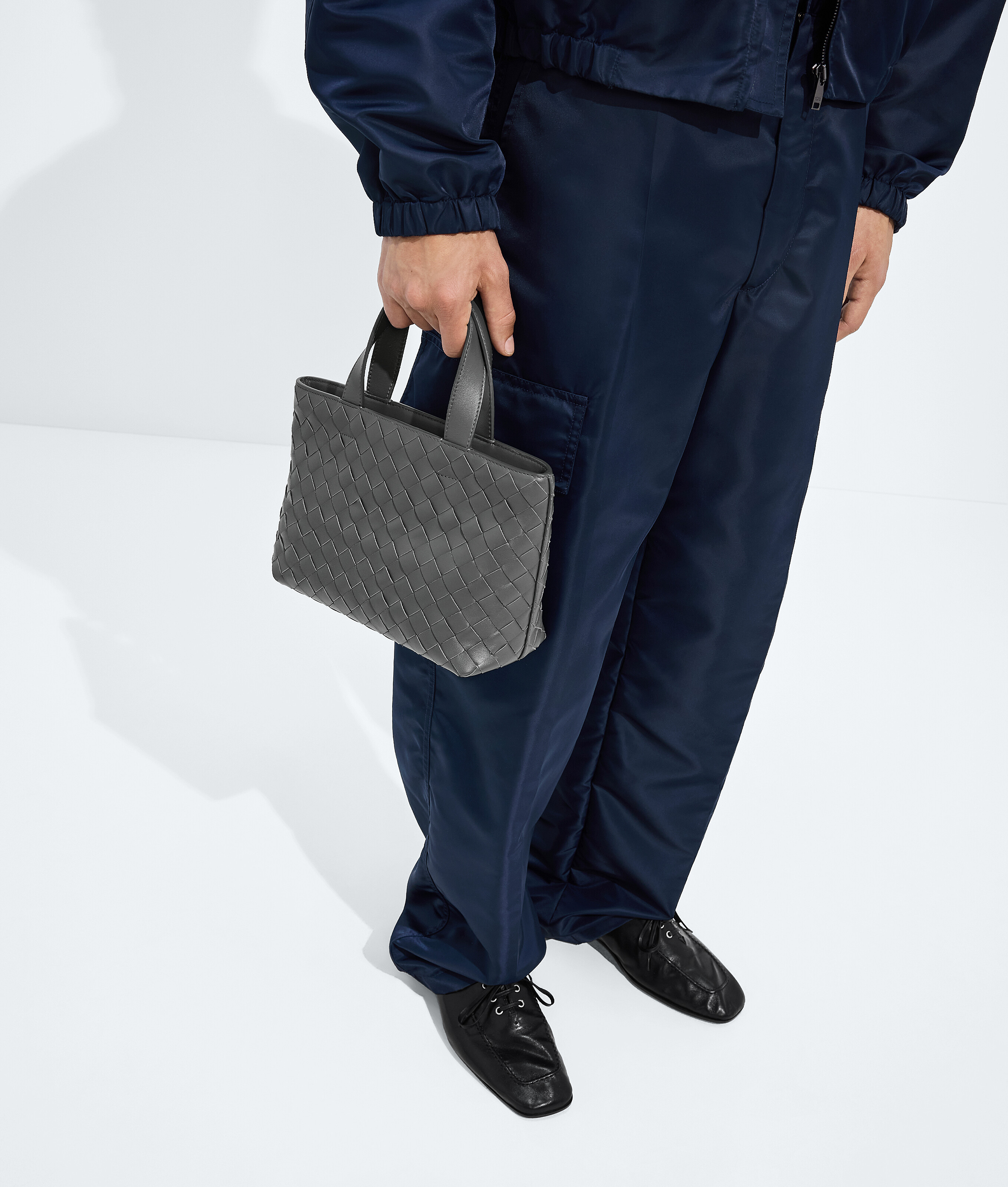 Men's Mini Intrecciato Zipped Tote in Obsidian gray Bottega Veneta France EN - Image 2