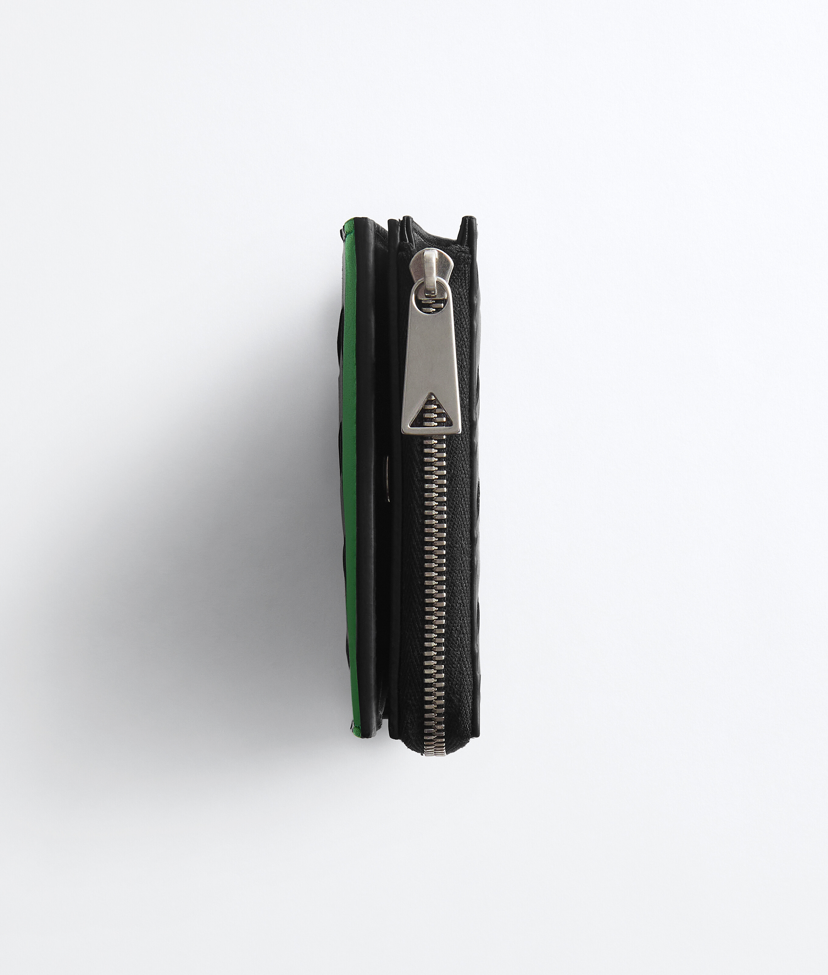 Men's Intrecciato Small Bi-Fold Wallet in Black/shamrock Bottega Veneta Bulgaria EN - Image 4