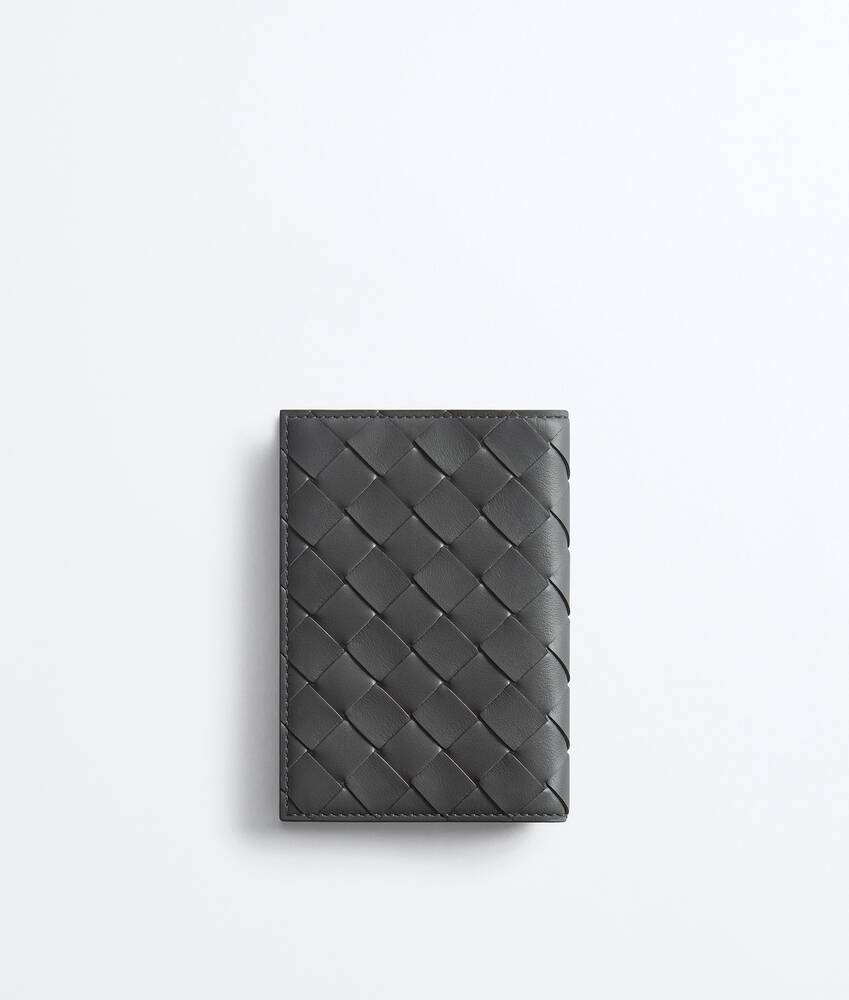 Men's Intrecciato Passport Case in Obsidian gray/radar Bottega Veneta Norway EN - Image 3