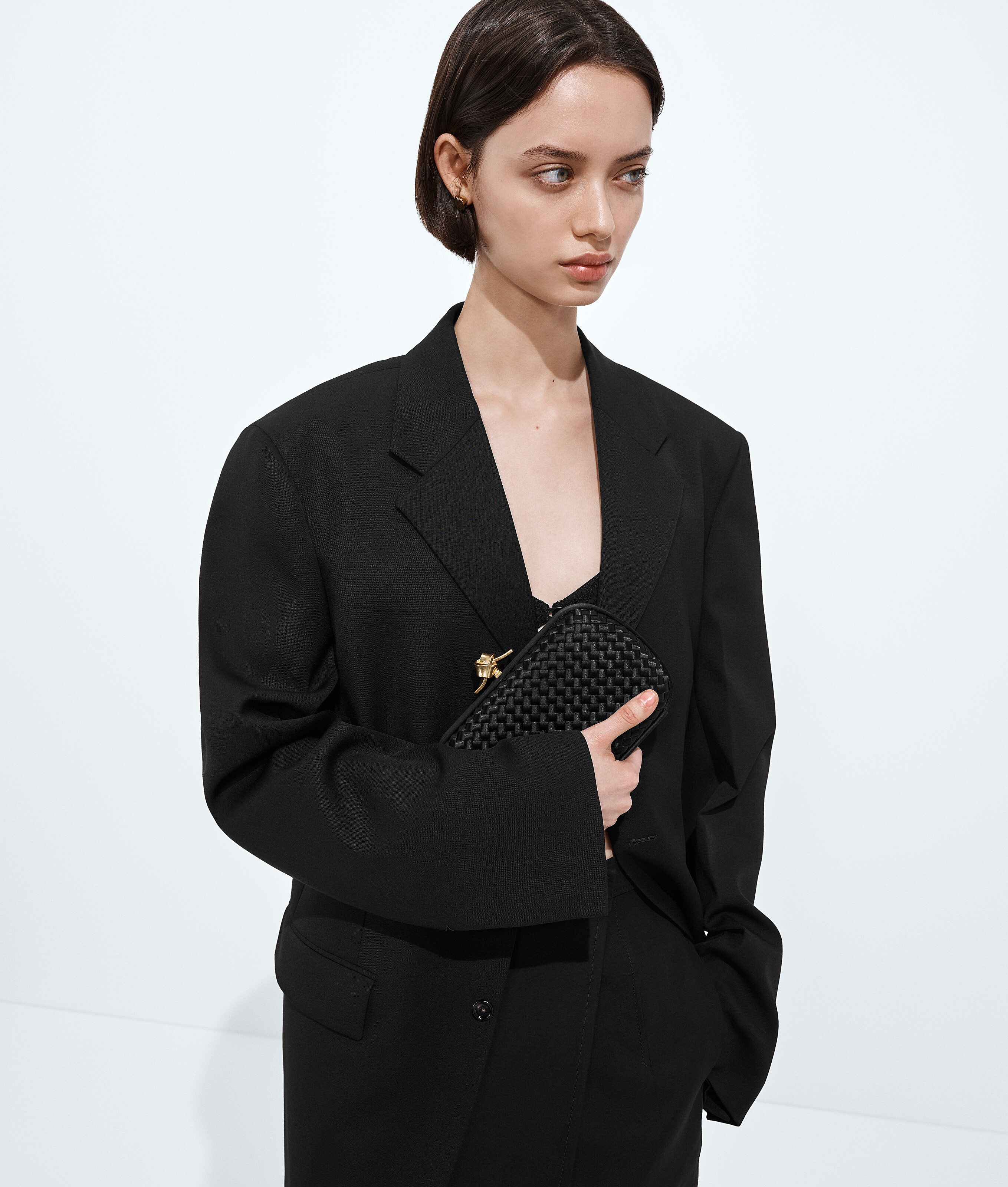 Women's Knot in Black Bottega Veneta United Arab Emirates EN - Image 2