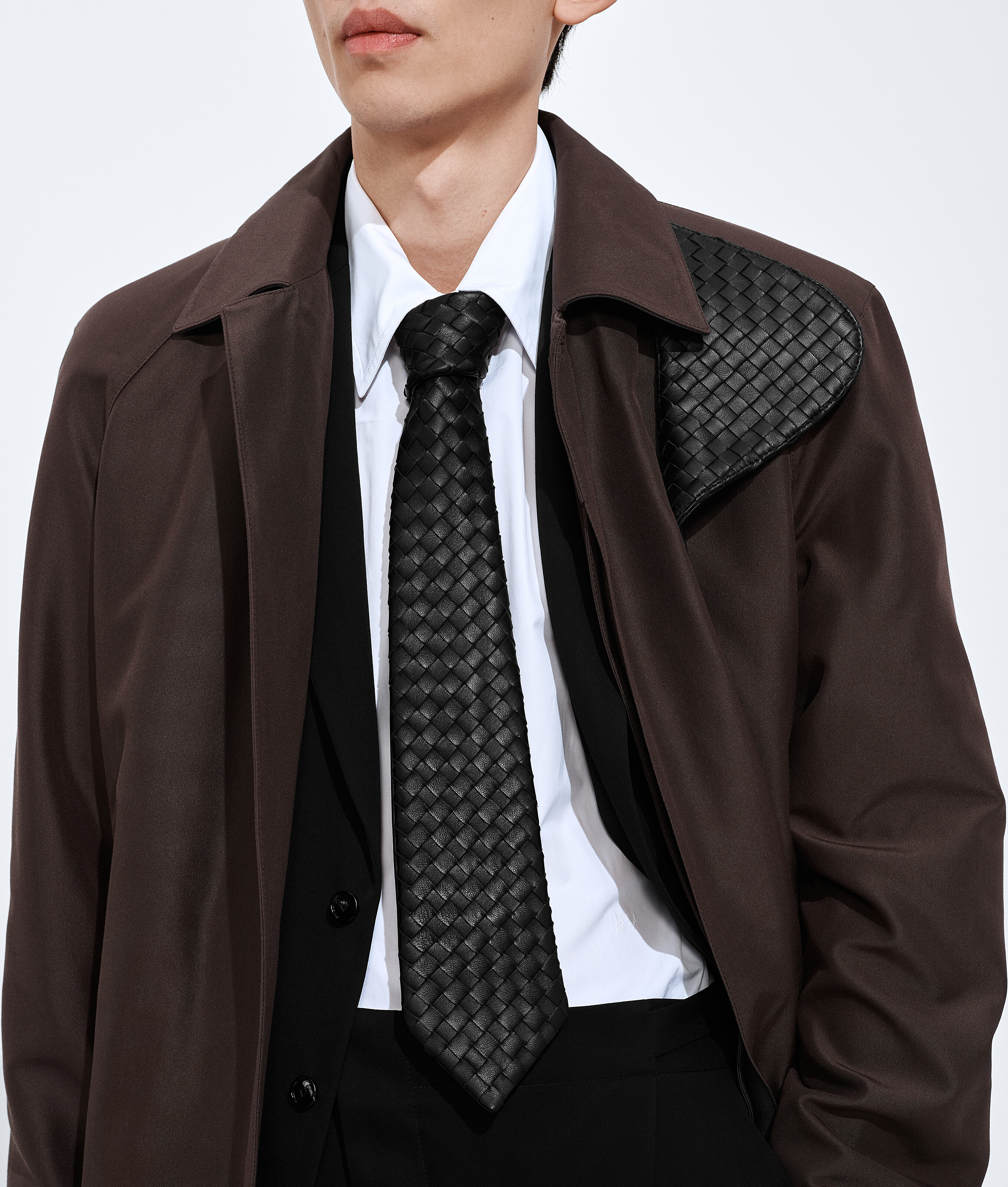Men's Small Intrecciato Leather Tie in Double black Bottega Veneta Luxembourg EN - Image 2