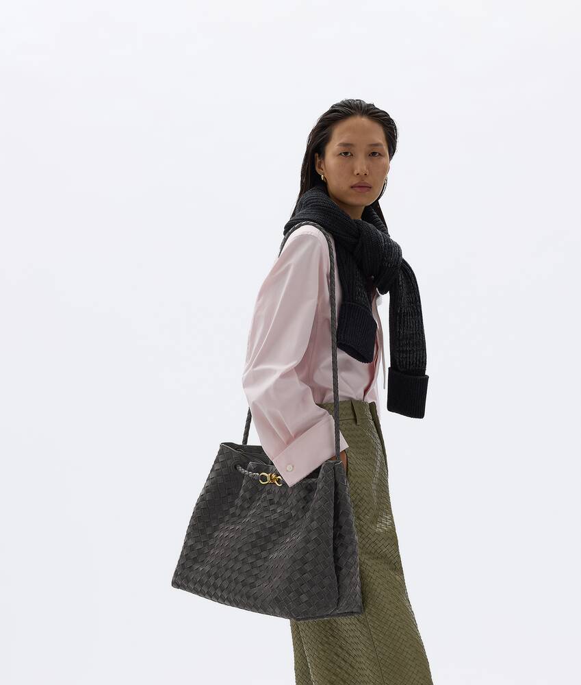 Women's Large Andiamo in Obsidian gray Bottega Veneta Zimbabwe EN - Image 2