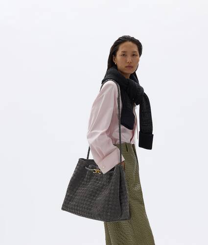 Women's Large Andiamo in Obsidian gray Bottega Veneta Zimbabwe EN - Image 2