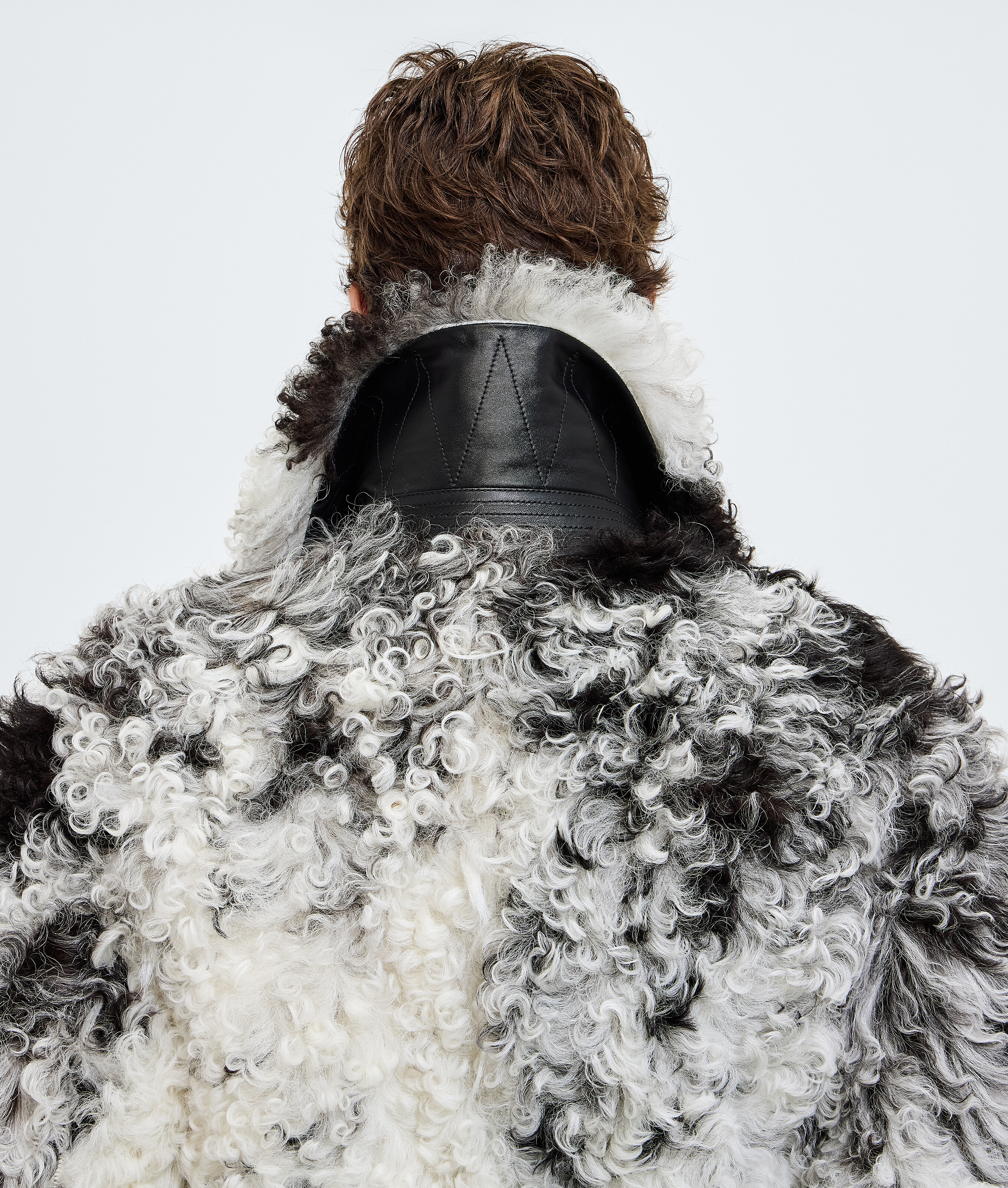 Men's Spotted Curly Shearling Coat in Himalaya Bottega Veneta Luxembourg EN - Image 3