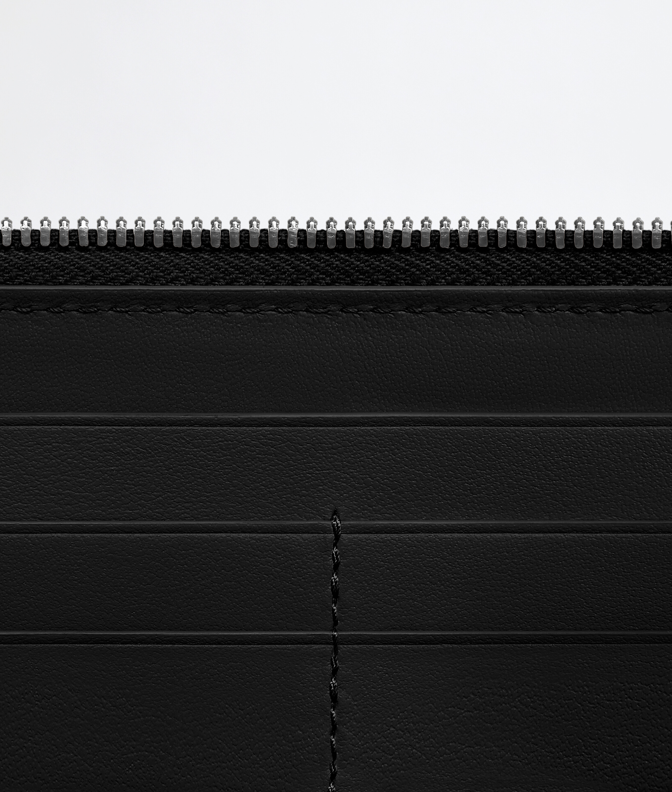 Men's Intrecciato Zip-Around Wallet in Black/brown Bottega Veneta Luxembourg EN - Image 4