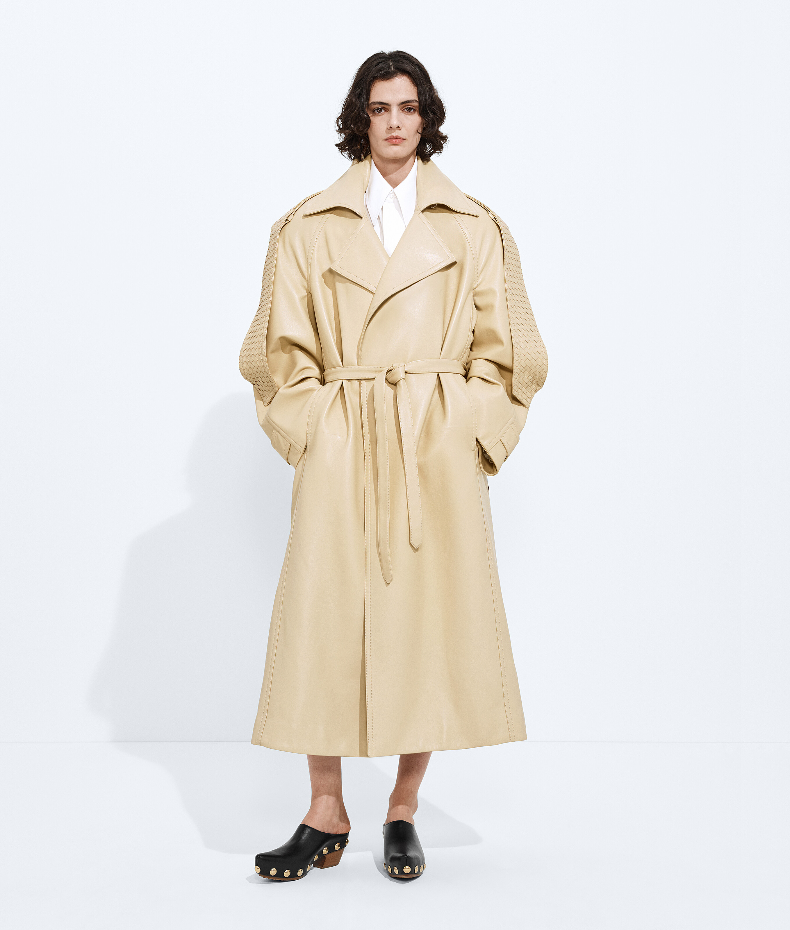 Women's Semi Shiny Leather Trench in Rubber | Bottega Veneta DK
