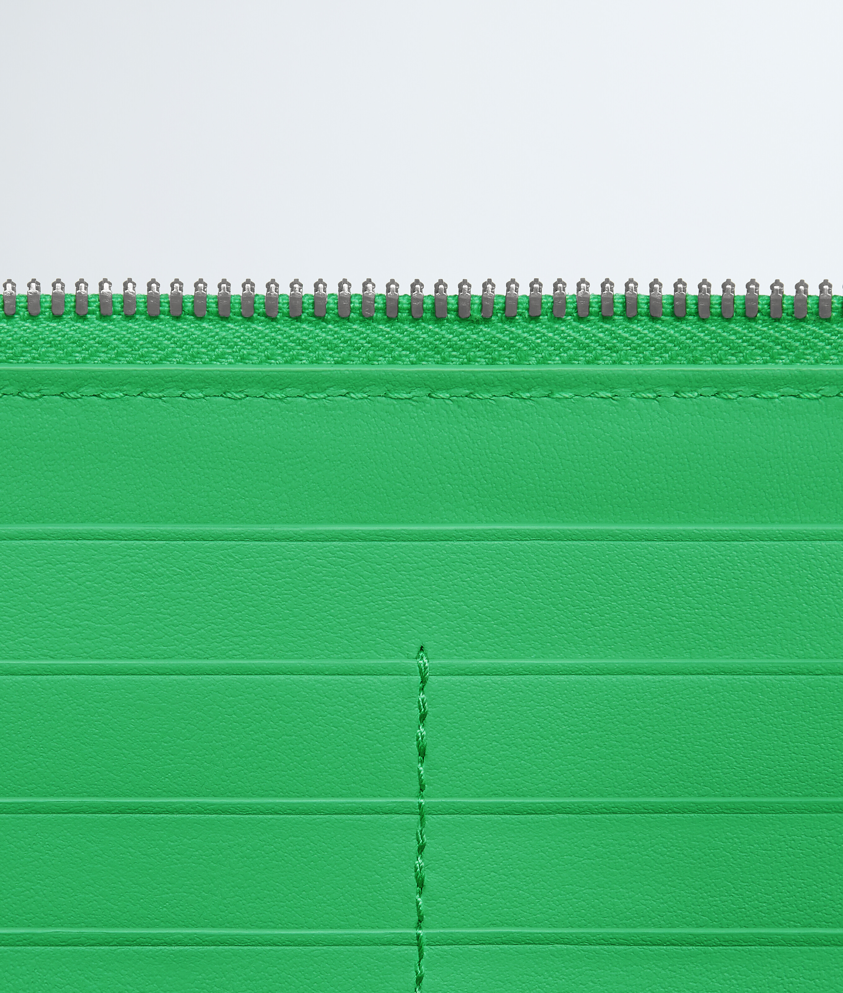 Men's Intrecciato Zip Around Wallet in Black grass Bottega Veneta Luxembourg EN - Image 3