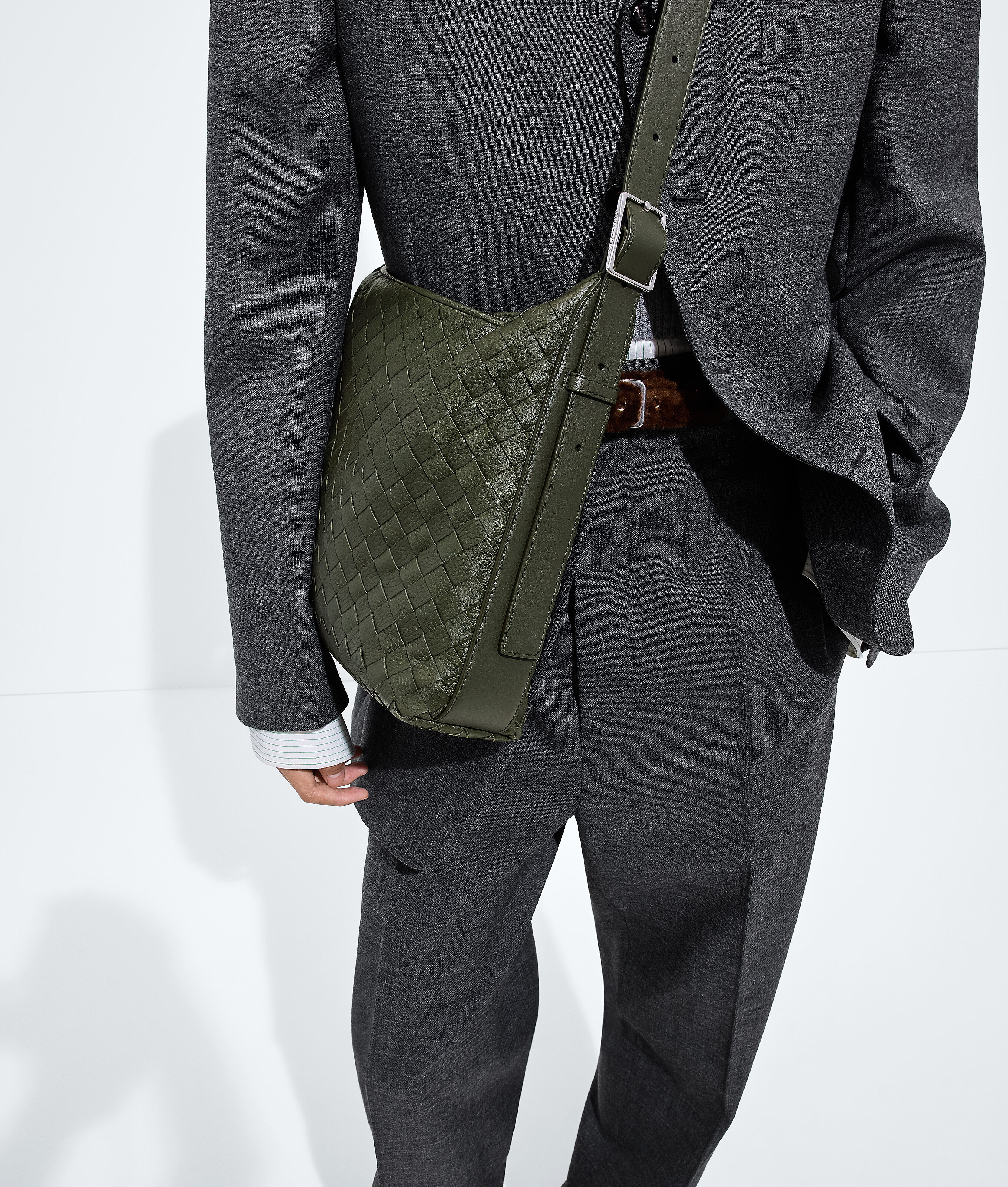 Men's Small Traveler in Bark green Bottega Veneta Luxembourg EN - Image 2