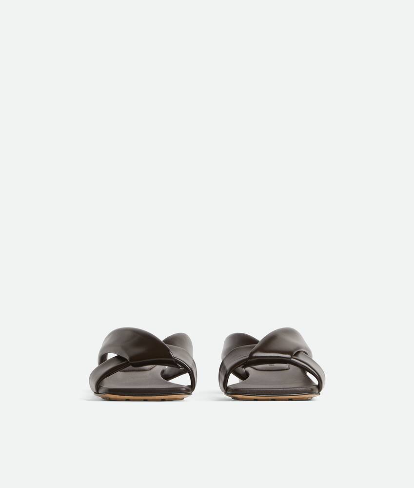 Women's Riva Flat Mule in Fondant Bottega Veneta Brazil EN - Image 3