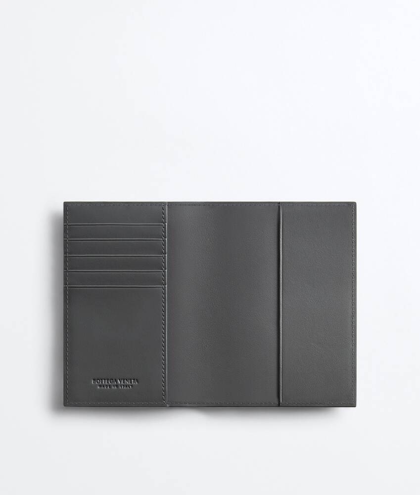 Men's Intrecciato Passport Case in Obsidian gray/radar Bottega Veneta Norway EN - Image 2