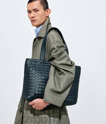 Men's Small Intrecciato Zipped Tote in Denim Bottega Veneta United Arab Emirates EN - Image 2