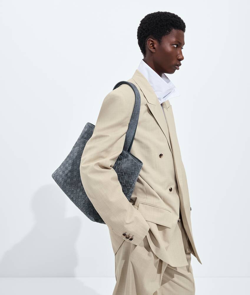 Display a large version of the product image 2 - Small Intrecciato Zipped Tote