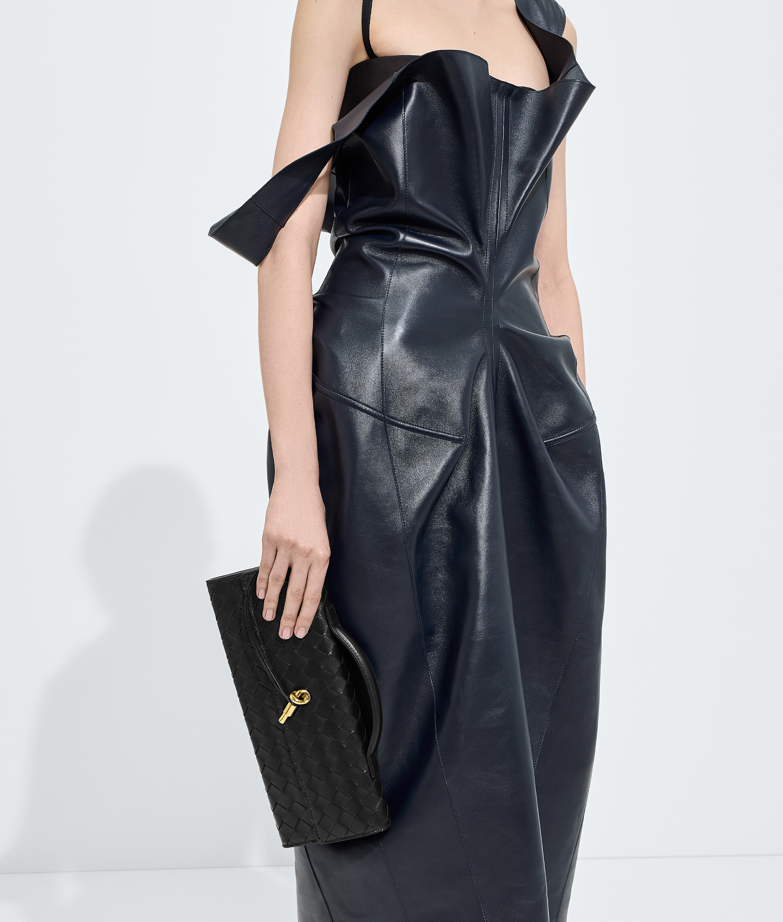 Bottega Veneta Women Black Andiamo Clutch, Onesize Luxury Clutches For Women Darveys