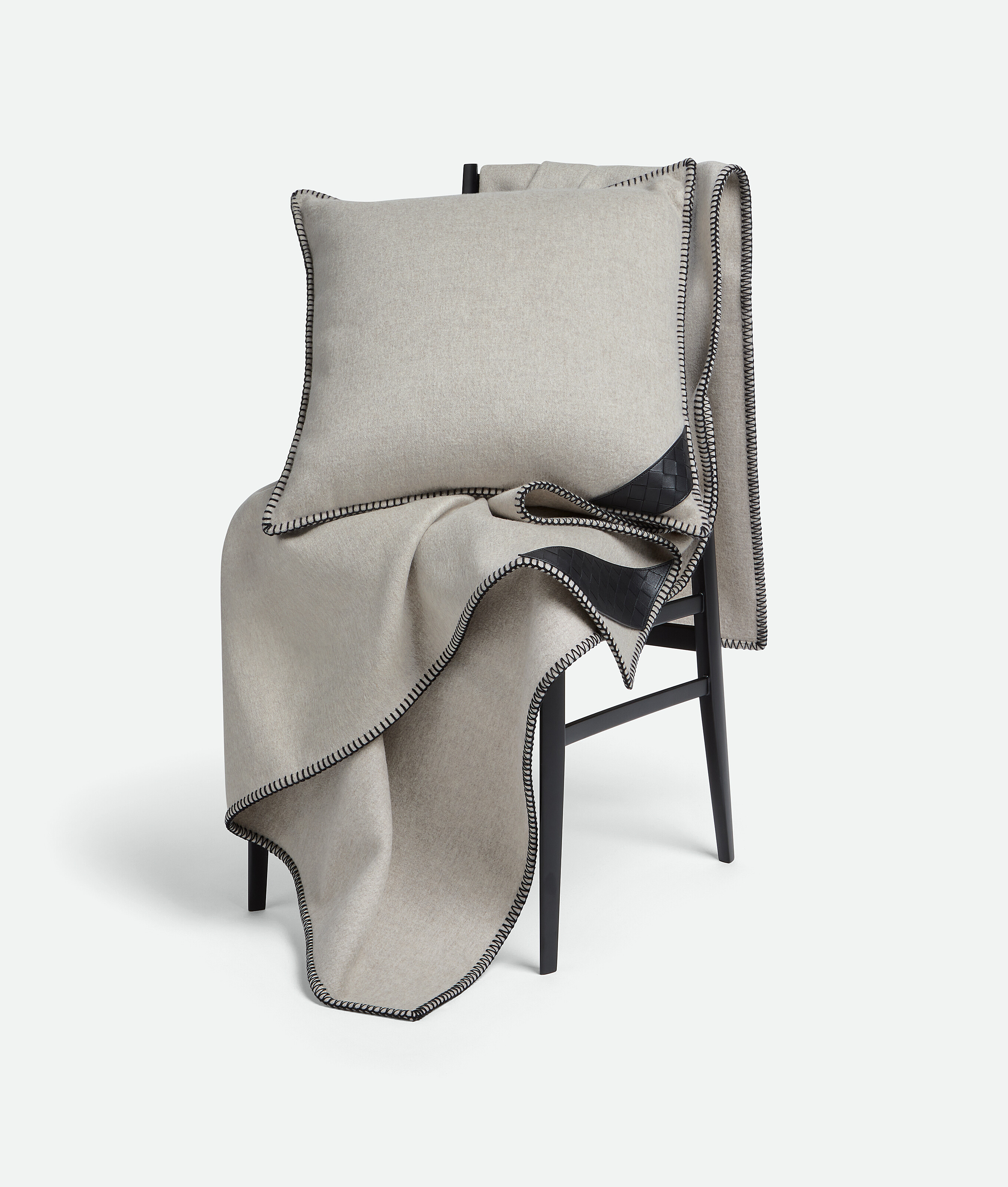 Intrecciato Patch Cushion in Greige/black Bottega Veneta Hungary EN - Image 2