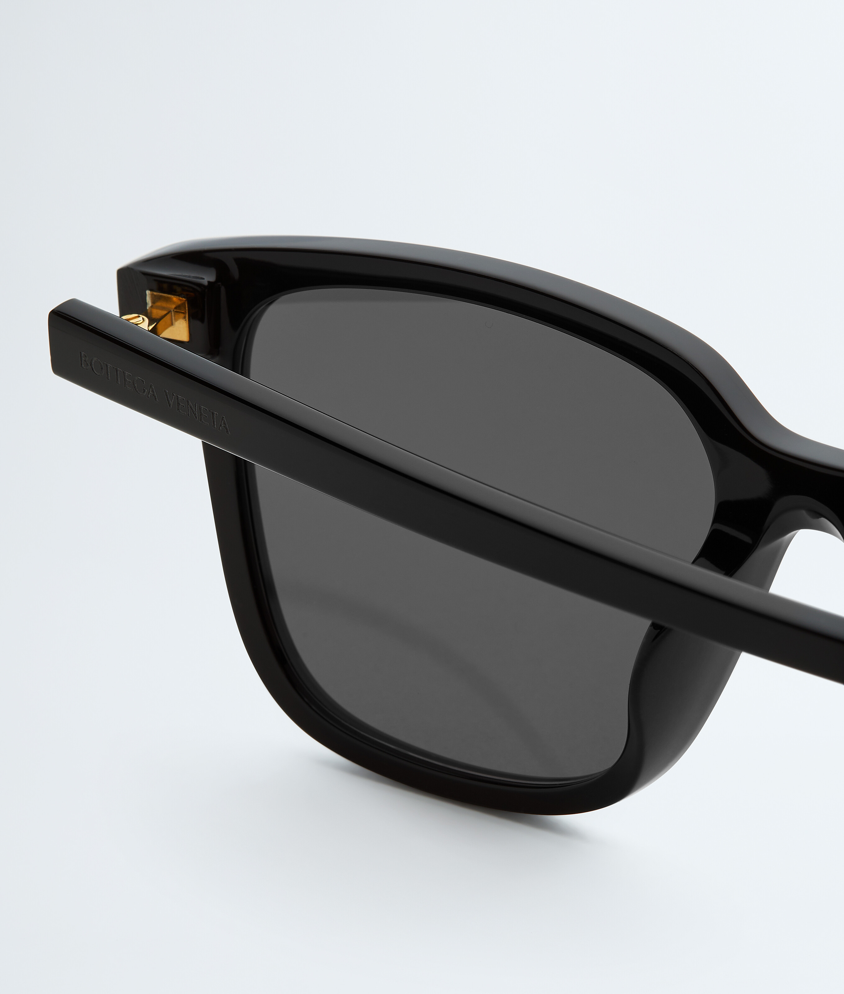 Soft Recycled Acetate Square Sunglasses in Black / Grey Bottega Veneta Latvia EN - Image 4