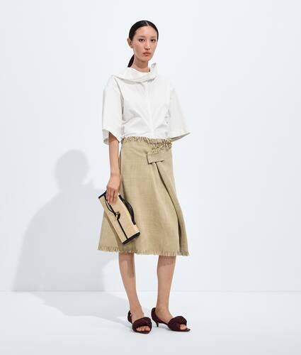 Women's Andiamo Clutch in Natural/midnight Bottega Veneta Germany EN - Image 6
