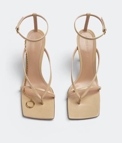 Sandalia Con Tira Stretch para Mujer en Cane sugar Bottega Veneta M&eacute;xico ES - Image 4