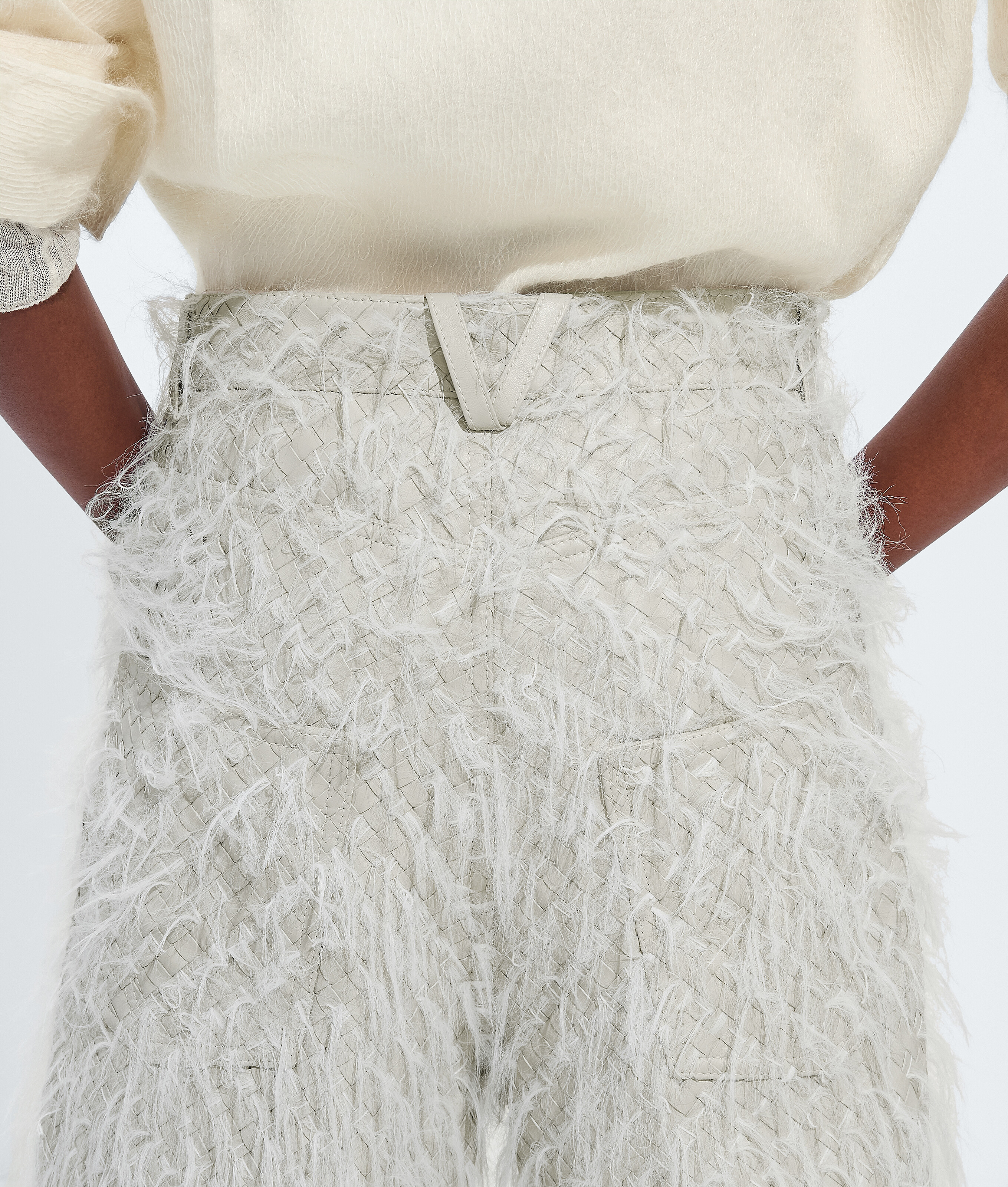 Women's Fluffy Intrecciato Leather Pants in Pumice Bottega Veneta Luxembourg EN - Image 4