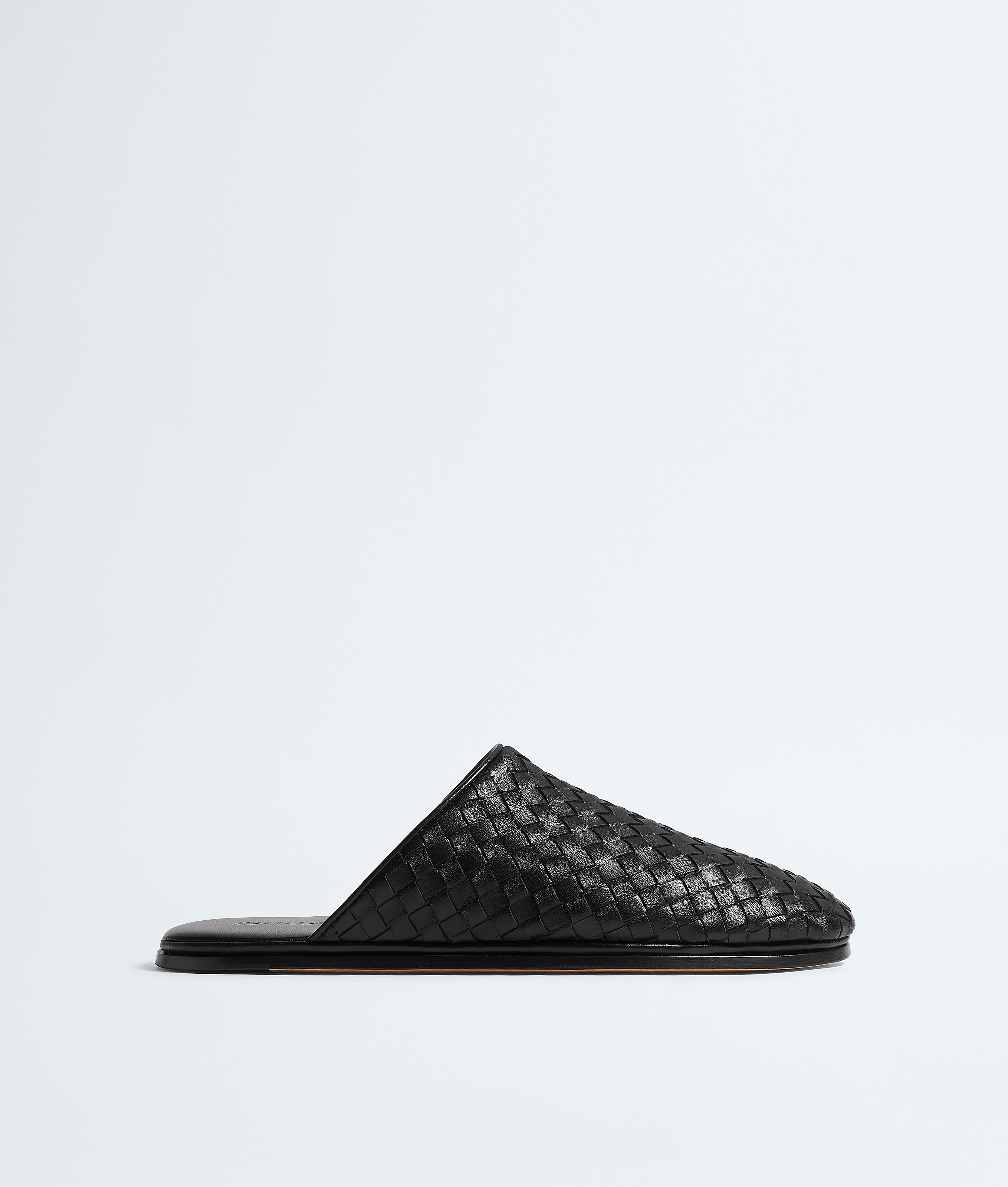 BOTTEGA VENETA ブラックレザーミュール Bottega Veneta® Sunday Slipper for Men in Black