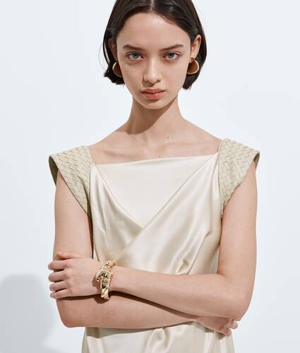 Women's Large Knot Cuff Bracelet in Yellow gold Bottega Veneta Bulgaria EN - Image 2
