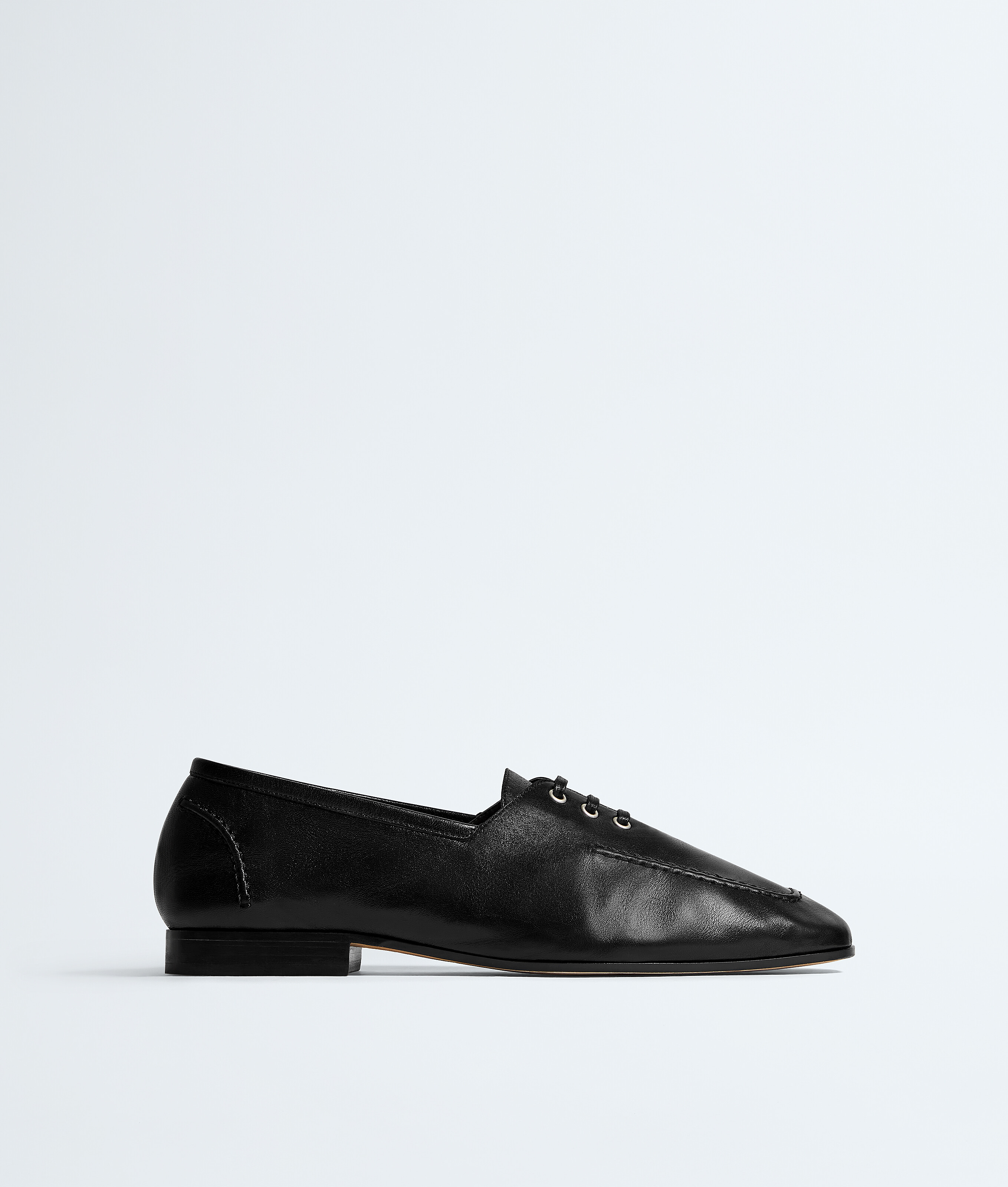 BOTTEGA VENETA レザー フラットシューズ ホワイト 34.5 Women's Gino Lace-Up Shoe in Black | Bottega Veneta US